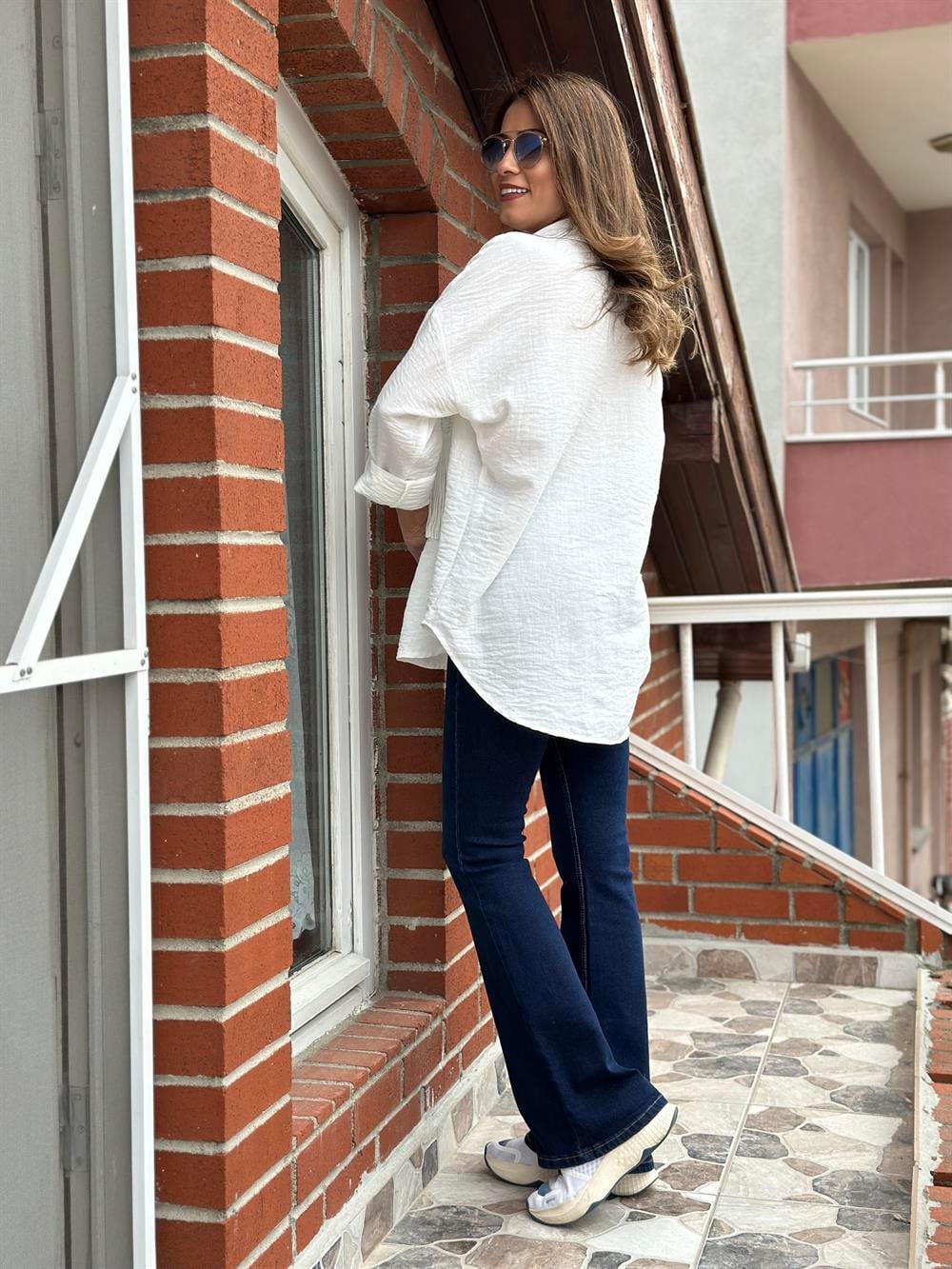 Beyaz Cebi Dantel Keten Aerobin Kadın Gömlek