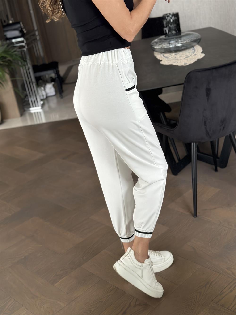 Beyaz Cep Ve Paça Ribana Detay Kadın Eşofman Altı