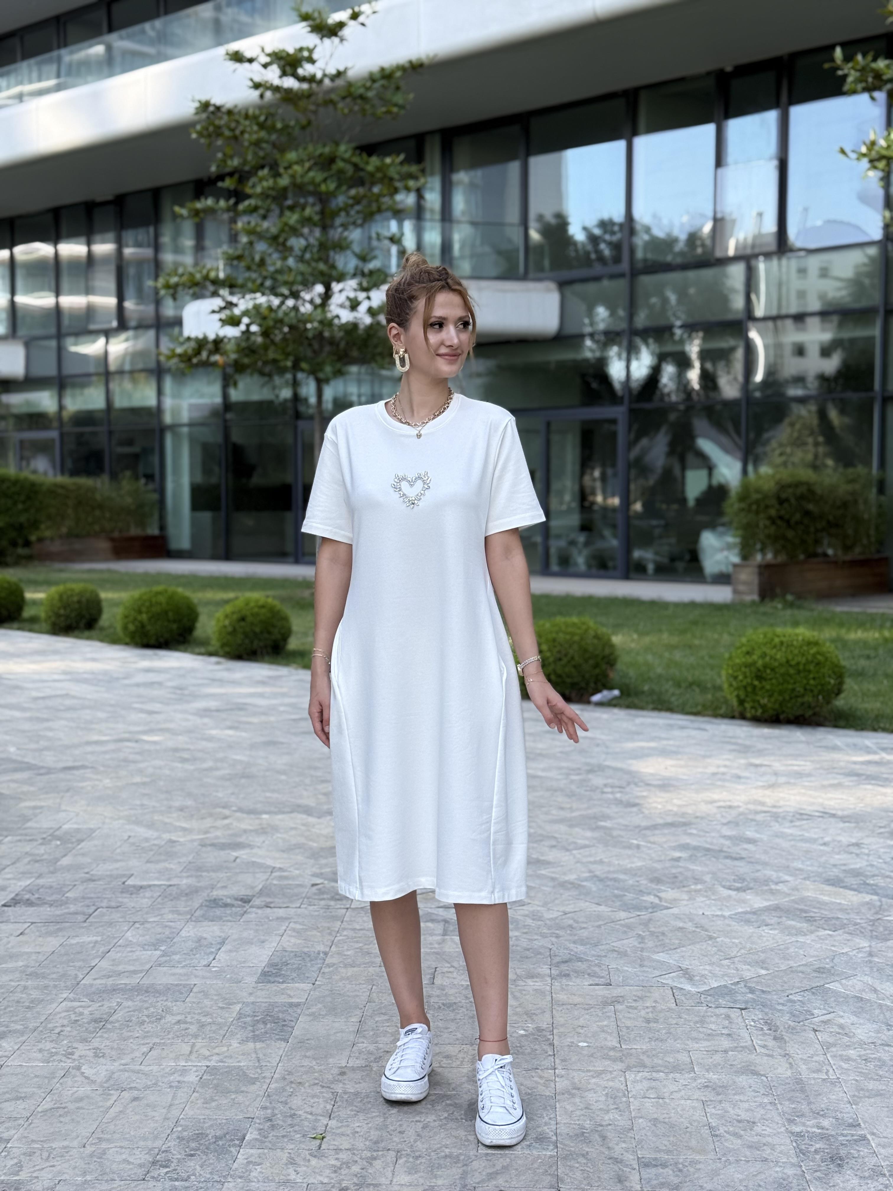 Beyaz Cepli Taş Kalpli Basic Midi Boy Kadın Elbise