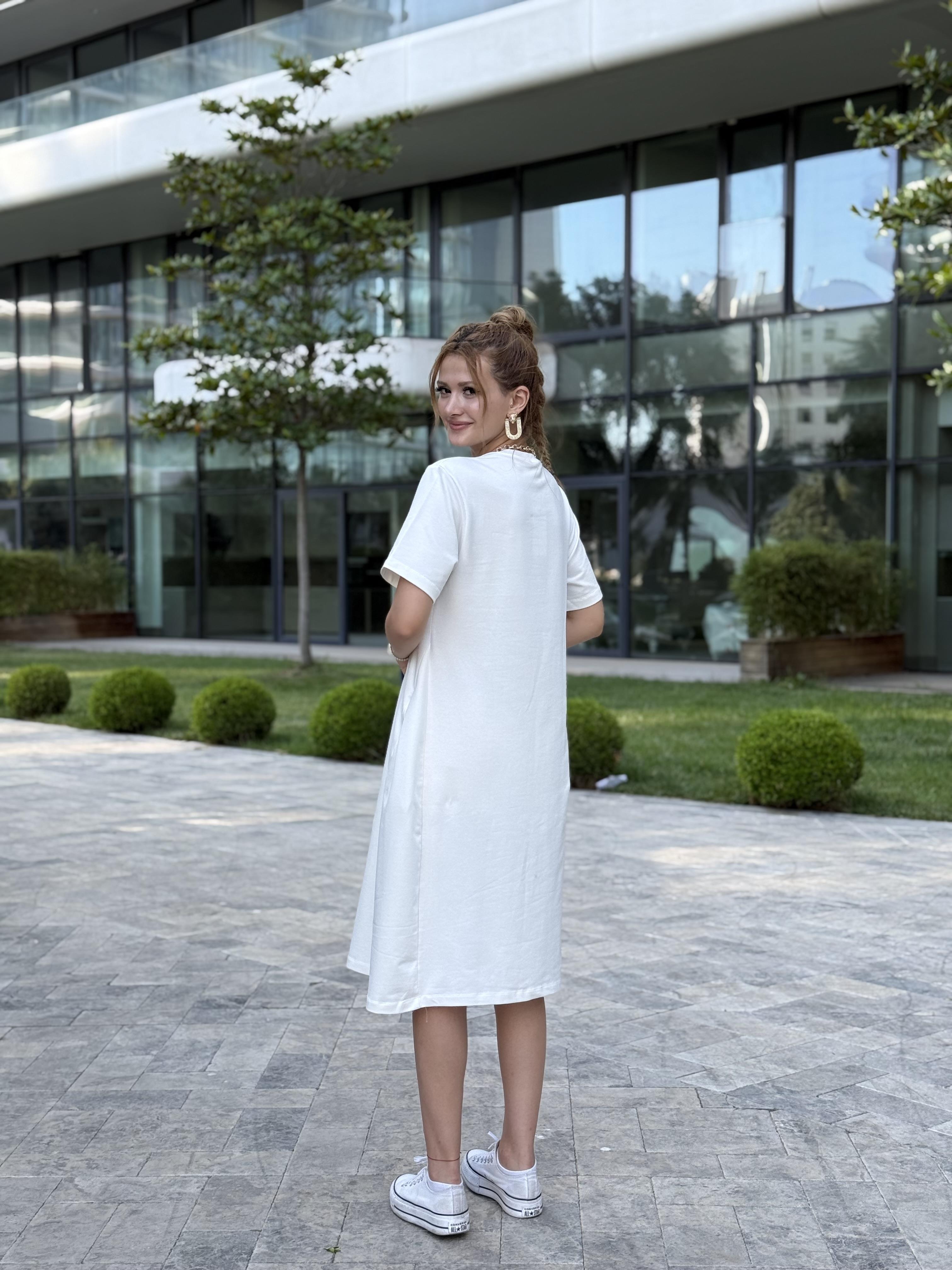 Beyaz Cepli Taş Kalpli Basic Midi Boy Kadın Elbise