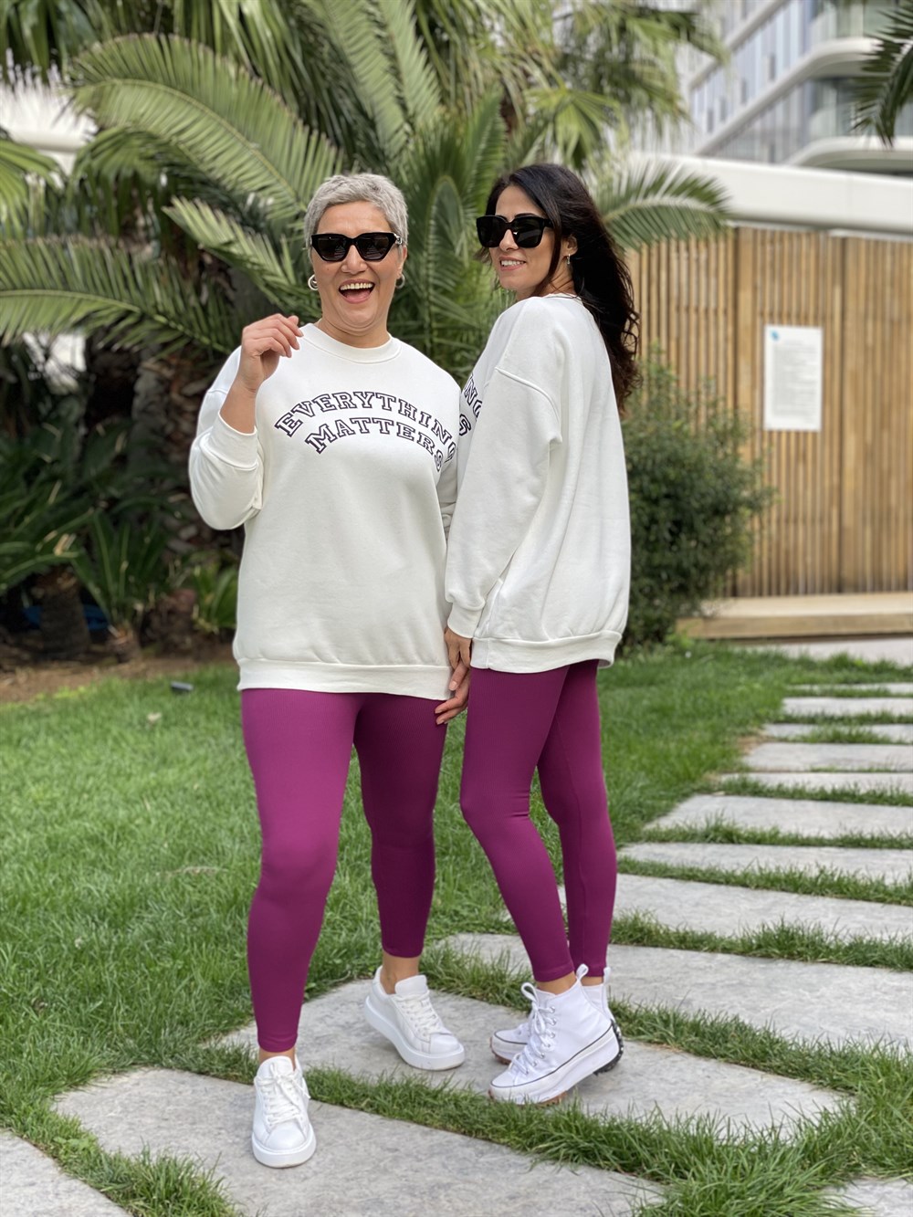 Beyaz Everything Bisiklet Yaka İki İplik Kadın Sweatshirt