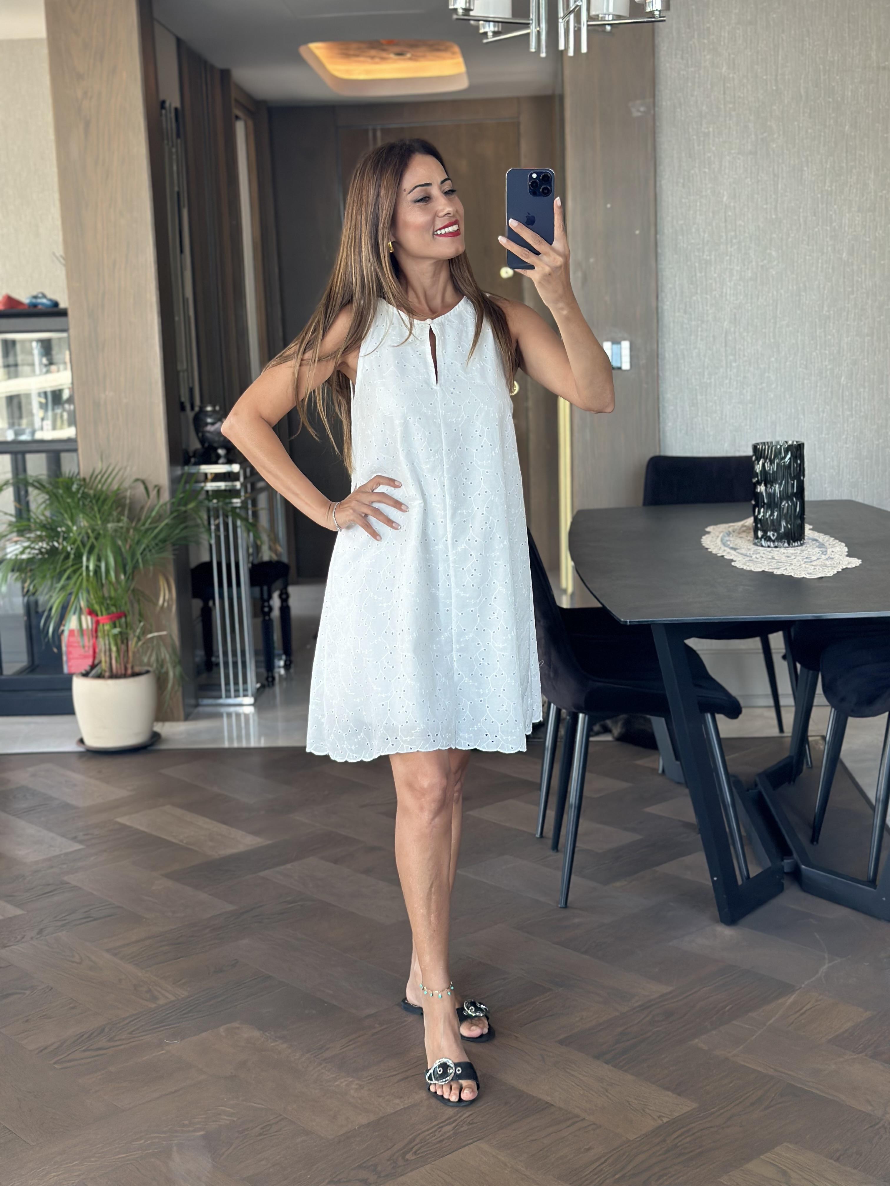 Beyaz Fisto Ön Yakası Düğme Detay Kadın Çan Elbise