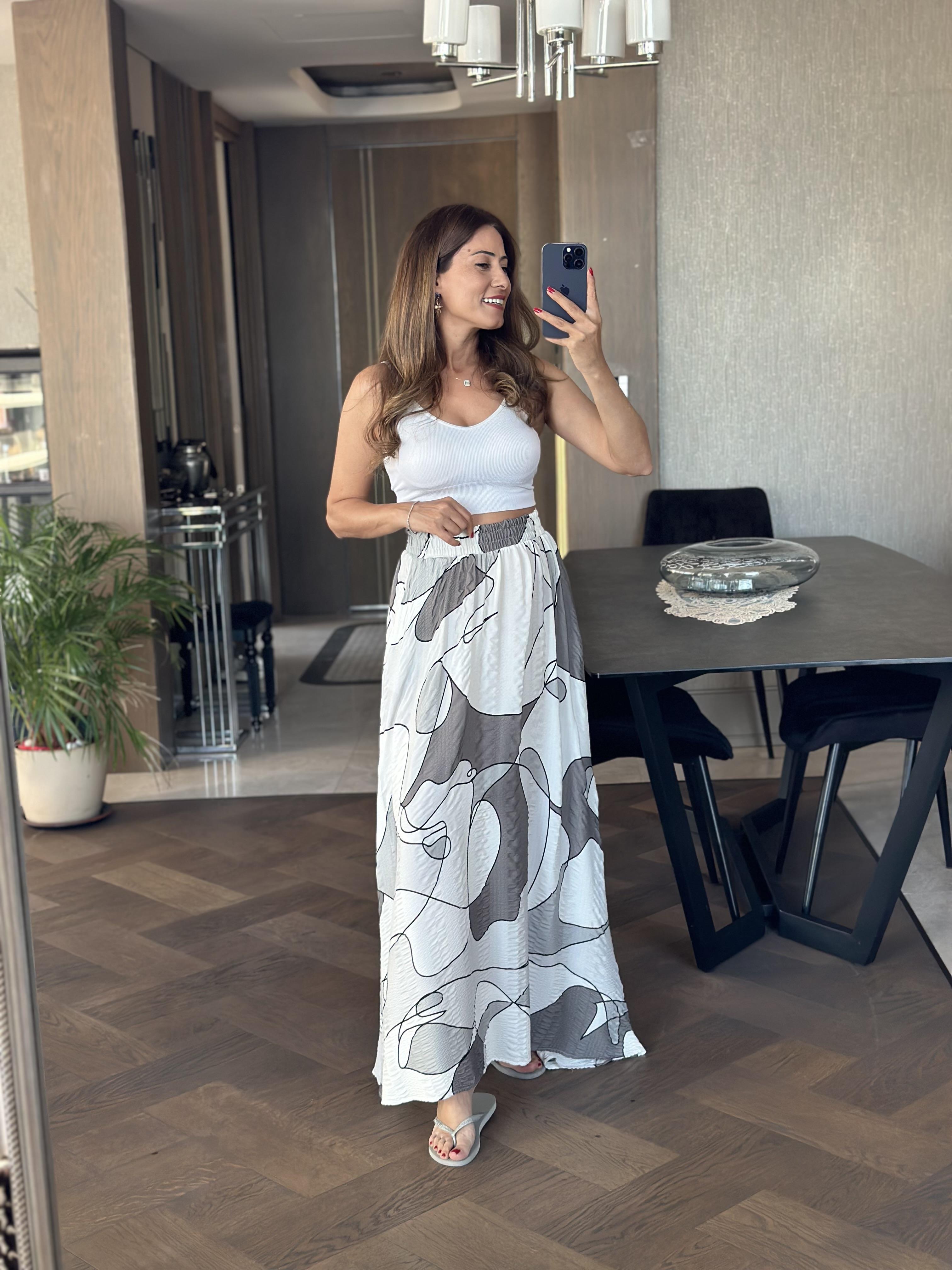 Beyaz Gri Desenli Beli Lastikli Cepli Midi Boy Kadın Etek