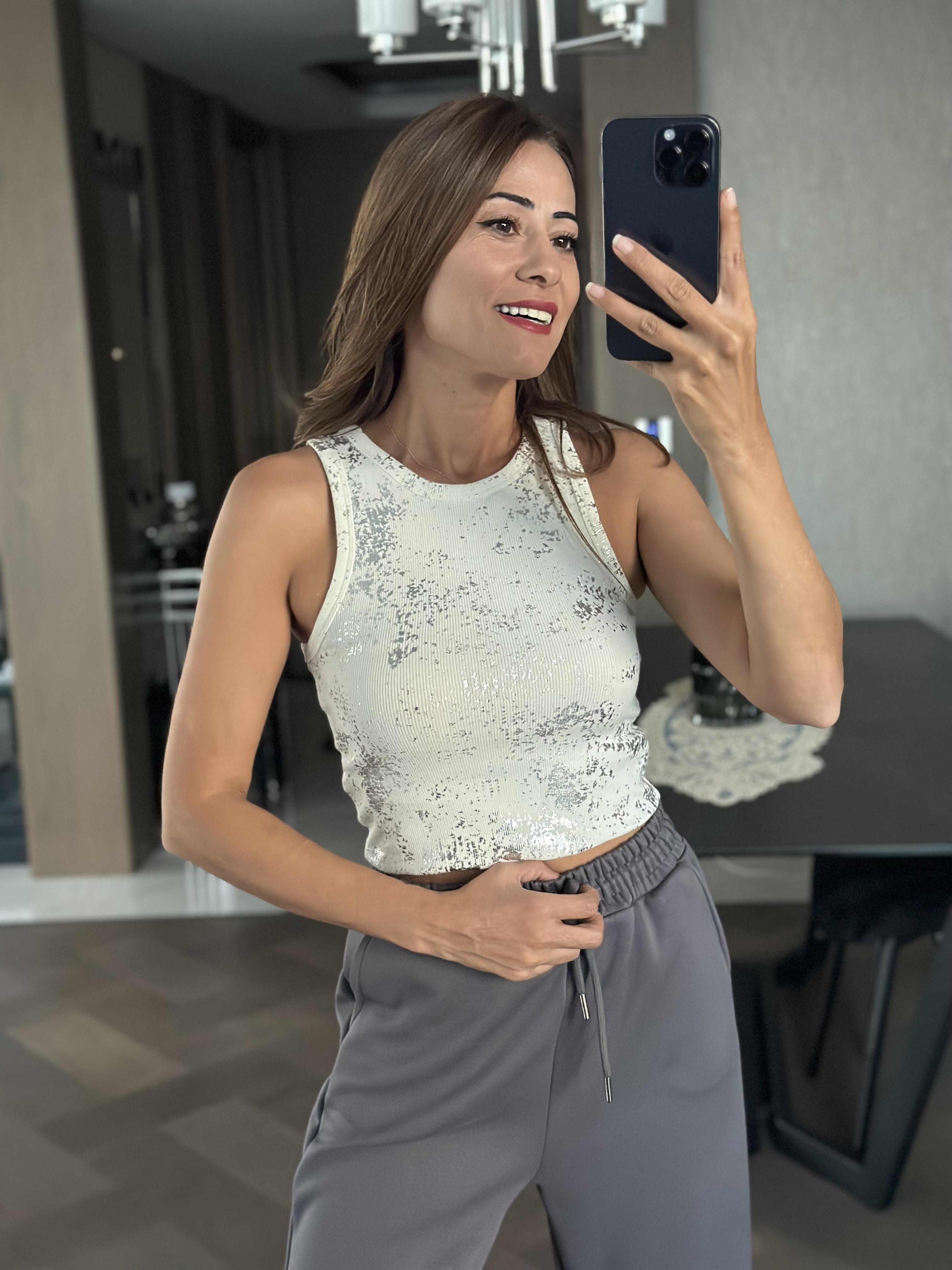 Beyaz Halter Yaka Parça Varak Baskılı Kadın Atlet