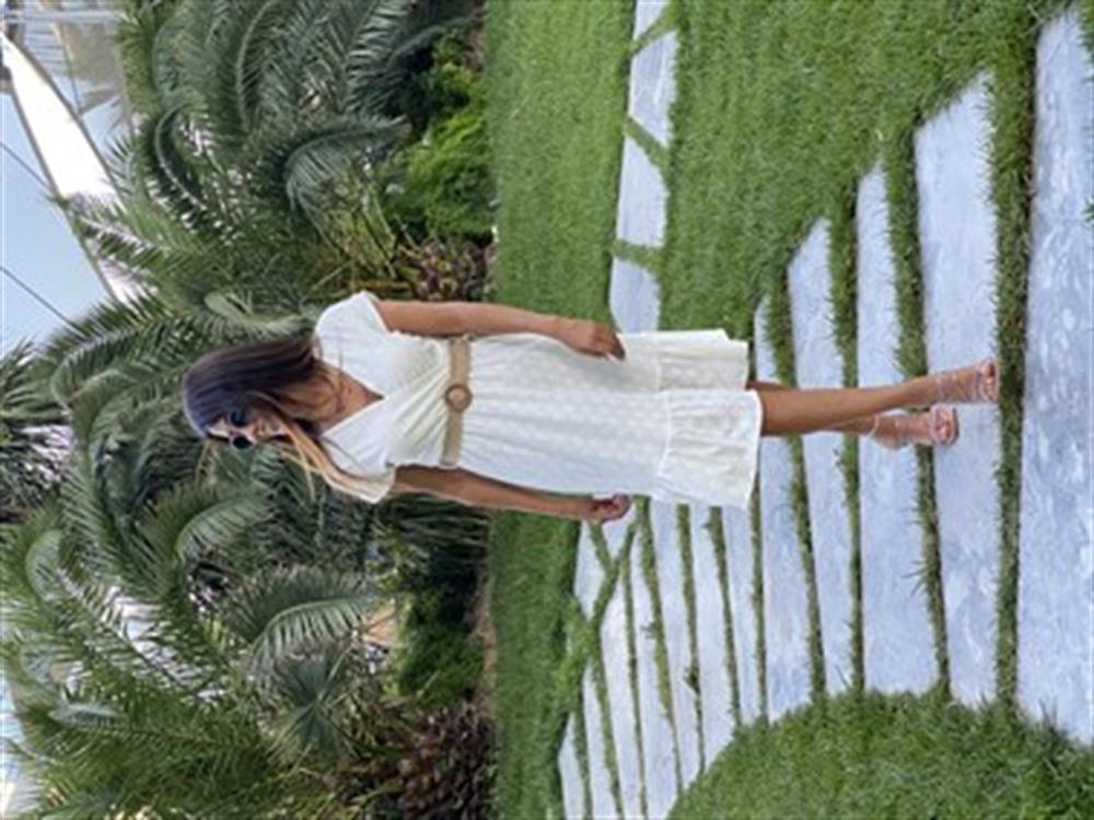 Beyaz Hasır Kemerli Kruvaze Yaka Örme Brode Kadın Elbise