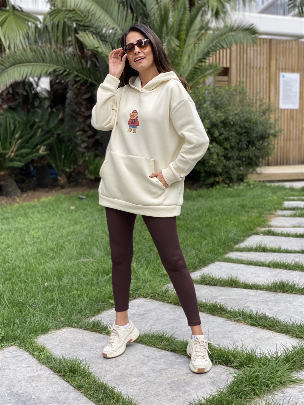 Taş Kapüşonlu Kanguru Cep Ayıcık Baskılı Kadın Sweatshirt