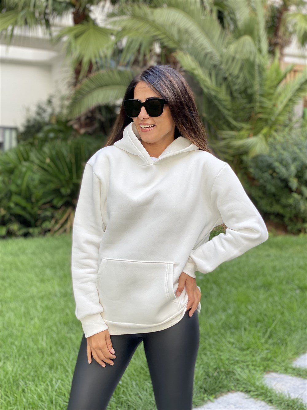Beyaz Kapüşonlu Üç İplik Kanguru Cep Kadın Sweatshirt