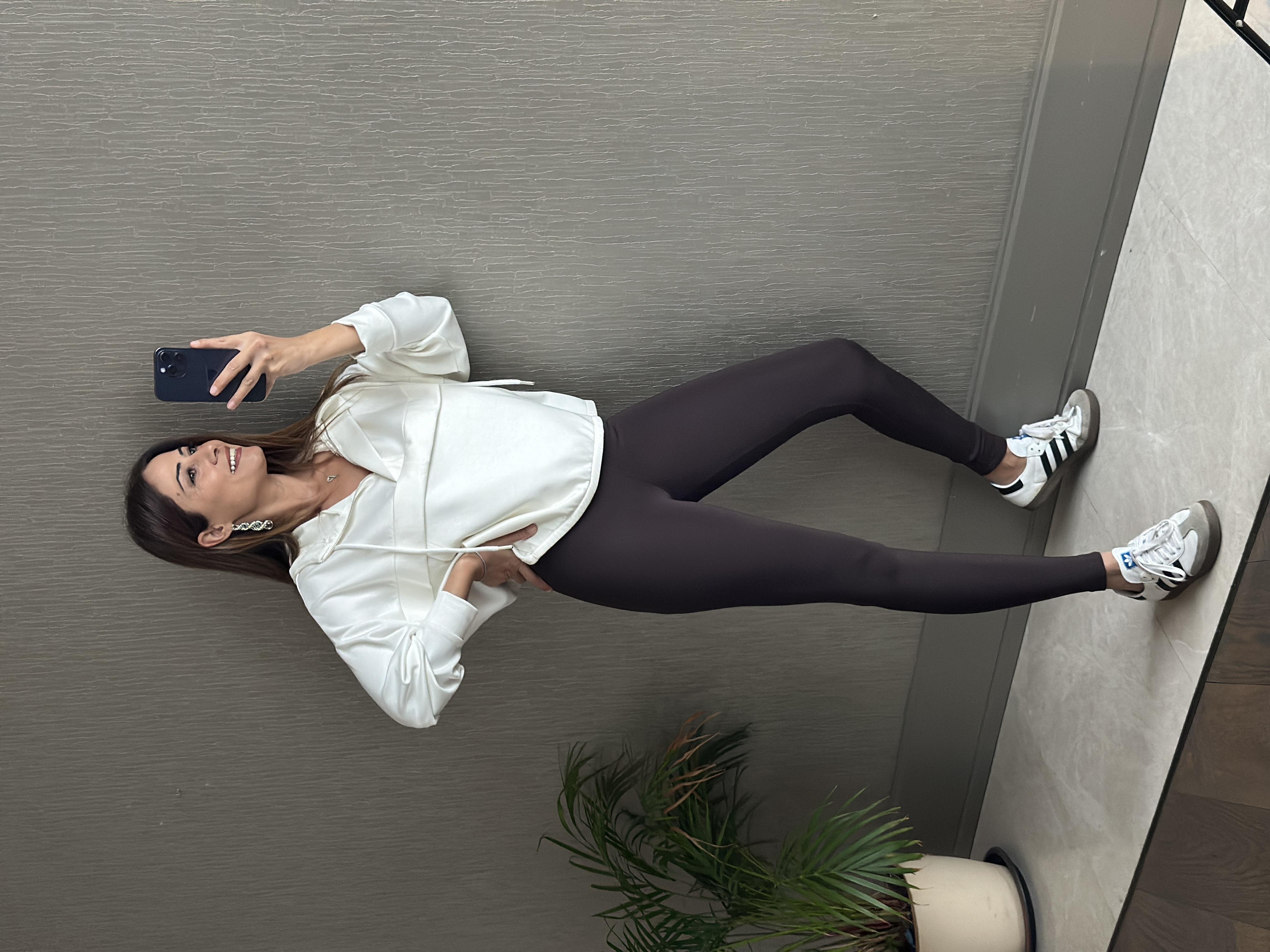 Beyaz Kapüşonlu Yarım Fermuarlı Kanguru Cep Modal Kadın Sweatshirt