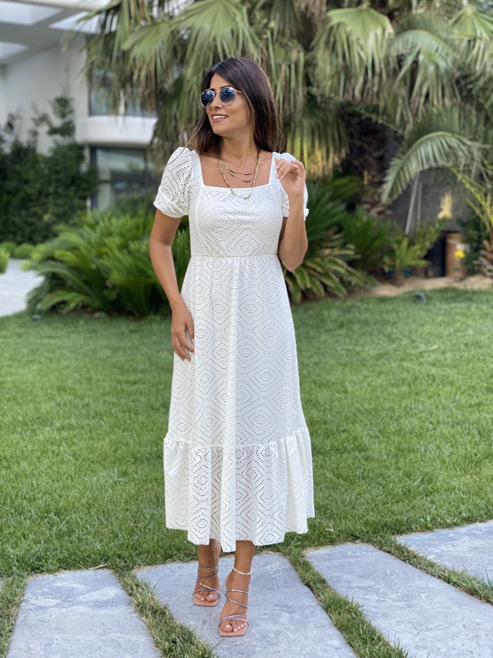 Beyaz Kare Yaka Kısa Kol Örme Brode Kadın Elbise