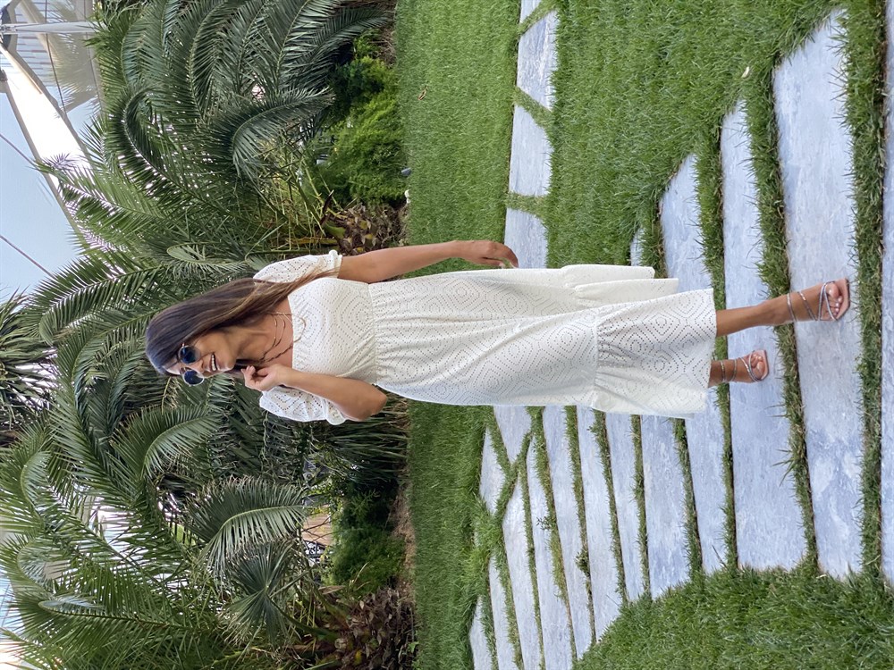 Beyaz Kare Yaka Kısa Kol Örme Brode Kadın Elbise