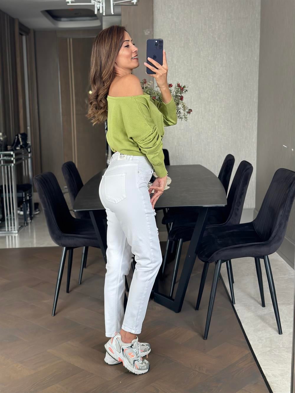 Beyaz  Karol Yırtık Detay Slim Boyfriend Kadın Jean
