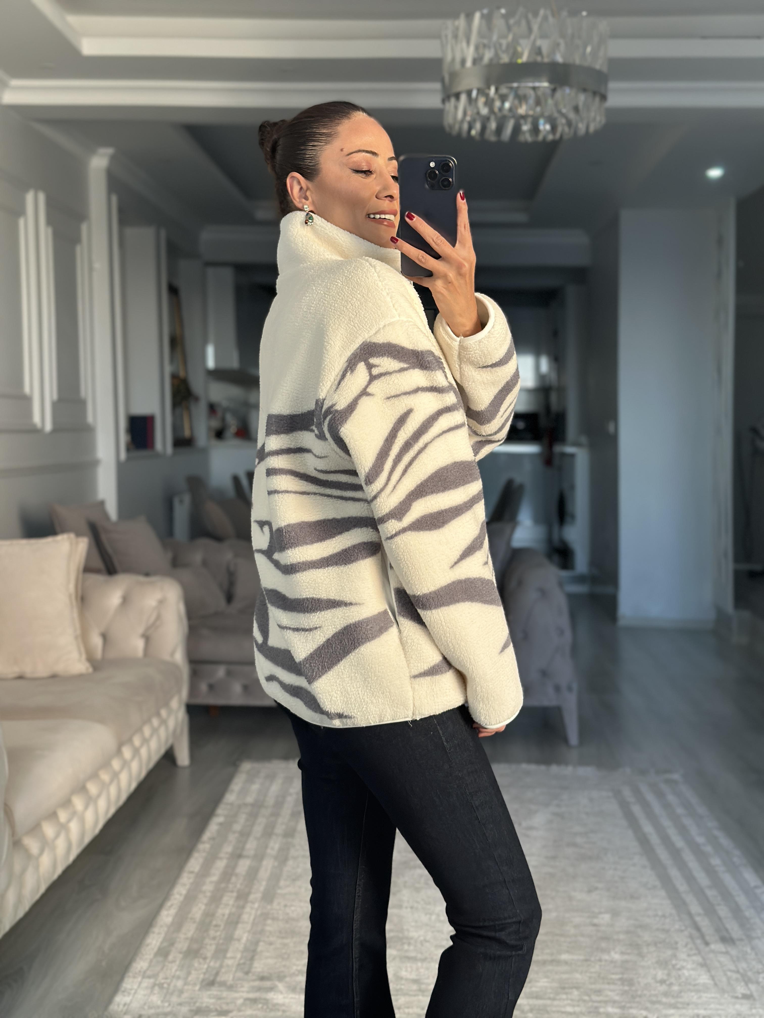 Beyaz Kayak Desenli Yarım Fermuarlı Peluş Kadın Sweatshirt