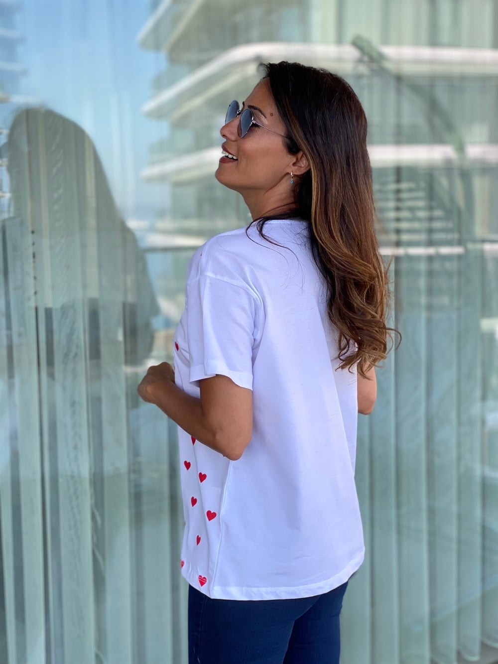 Beyaz Kırmızı Kalpli Kadın T-Shirt
