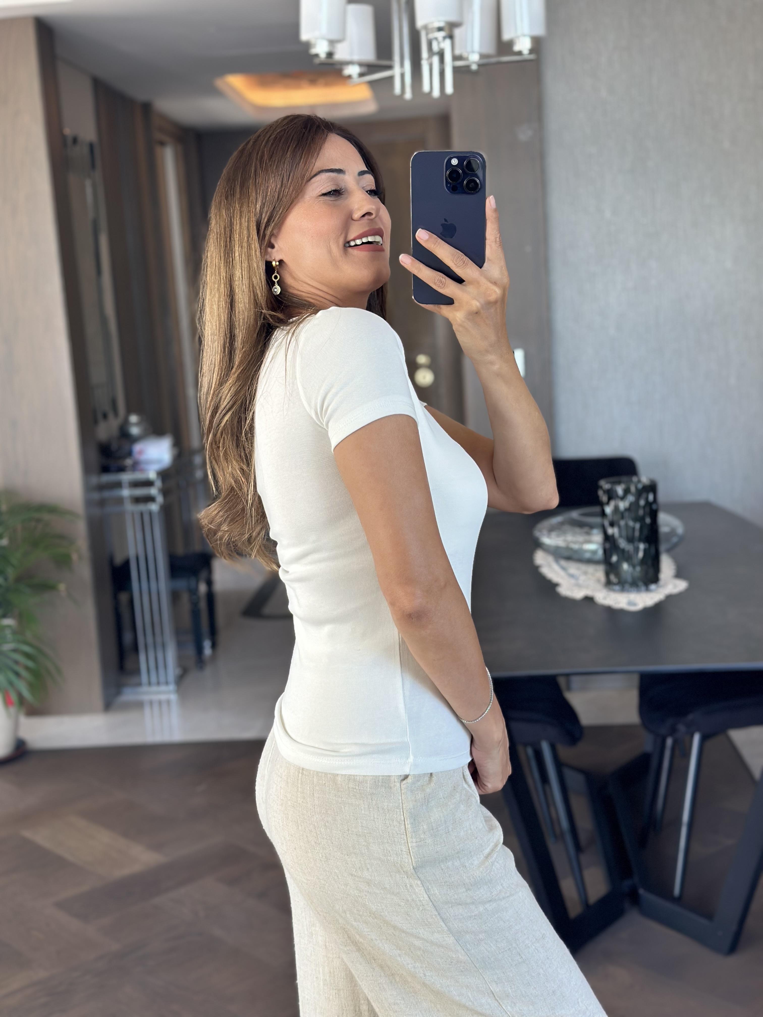 Beyaz Kısa Kol Önü İnci Demirli Kadın Body
