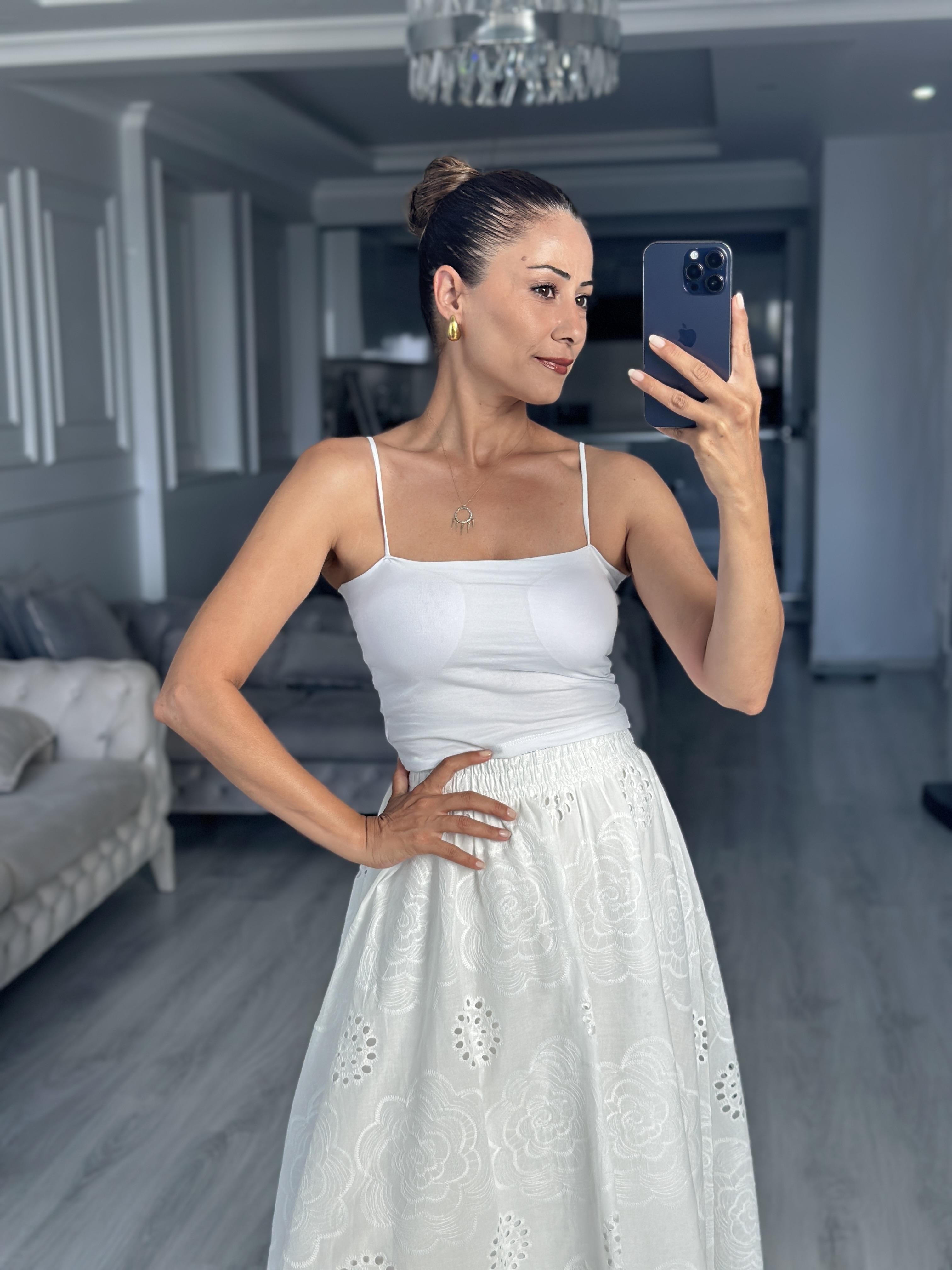 Beyaz Kuplu Lastik Askılı Kadın Body