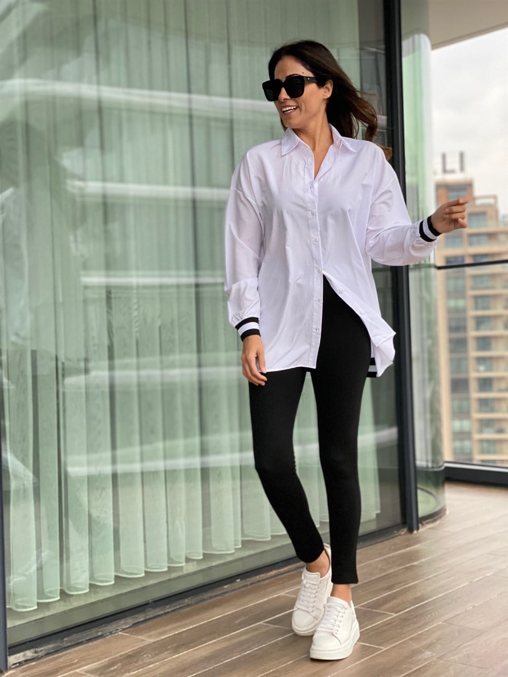Beyaz Lastik Detaylı Oversize Gömlek
