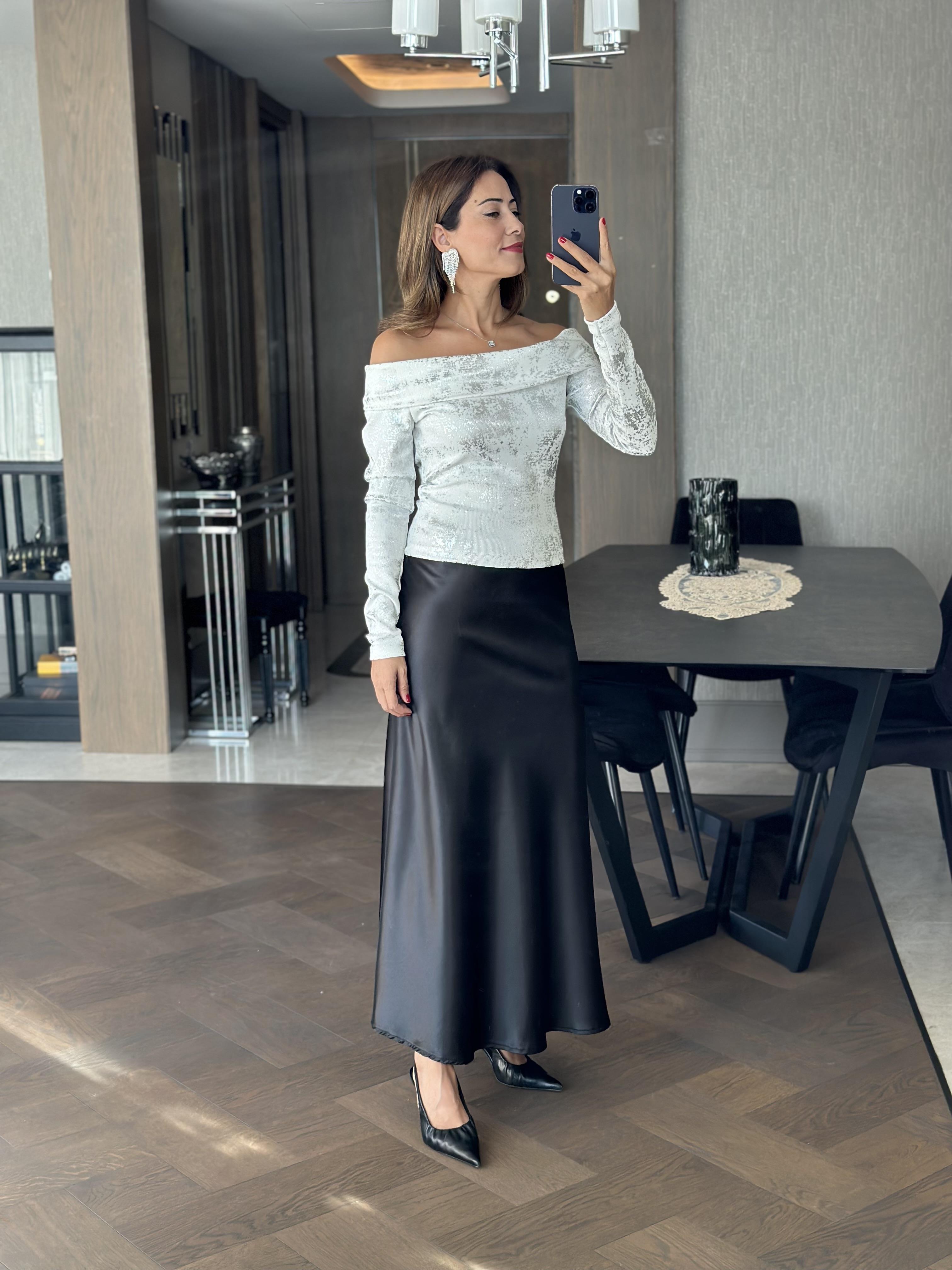 Beyaz Madonna Yaka Varak Baskılı Kadın Bluz