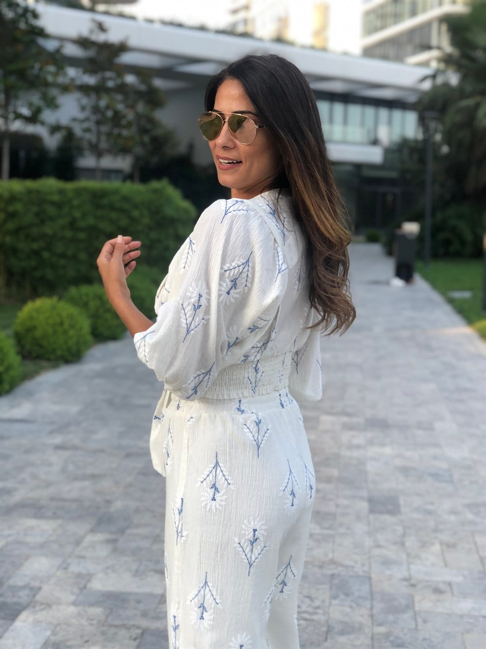 Beyaz Mavi Çiçek Nakışlı Keten Kadın İkili Takım