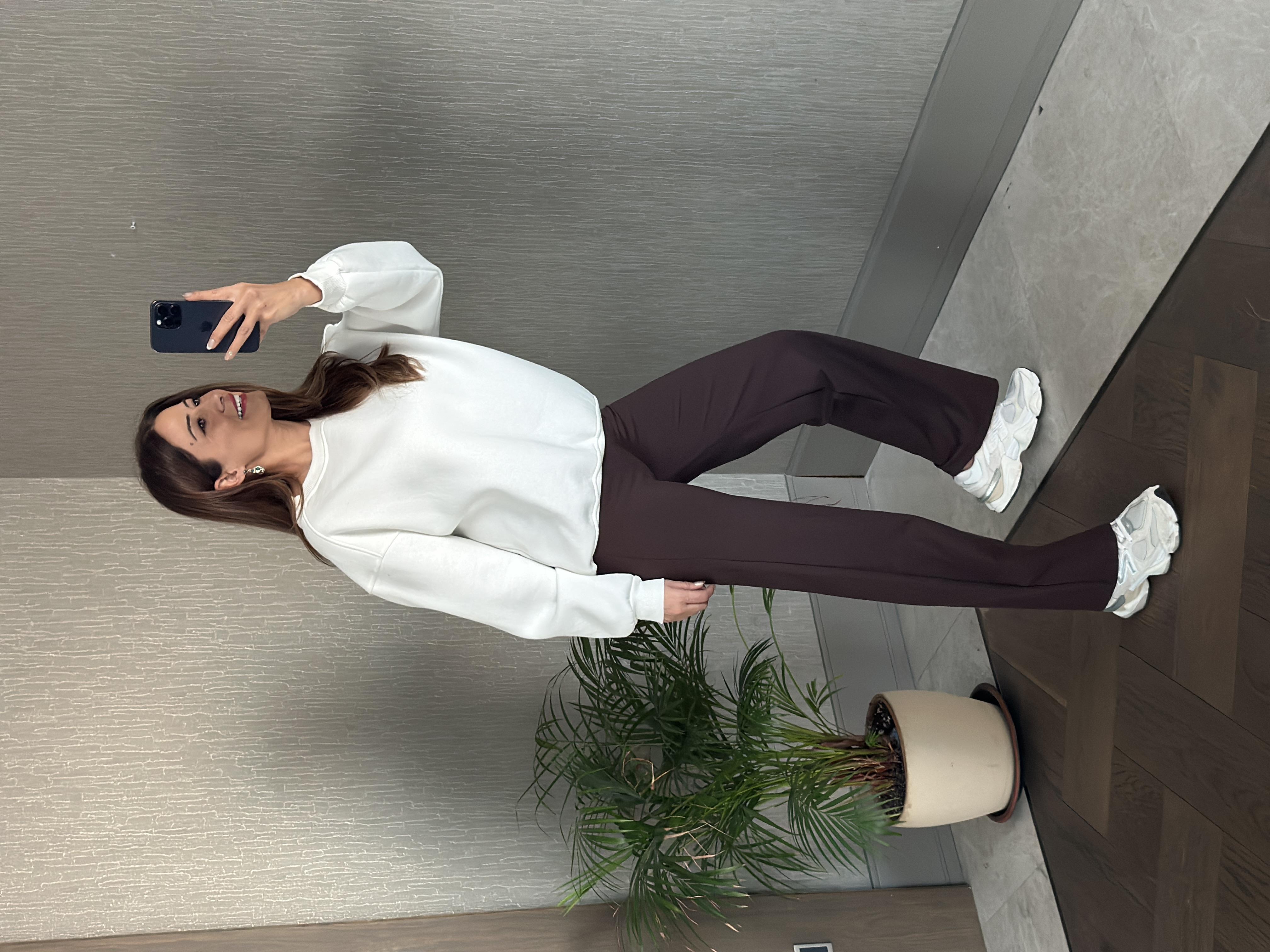 Beyaz Omzu Dikiş Detaylı Bisiklet Yaka Şardonlu Kadın Sweatshirt