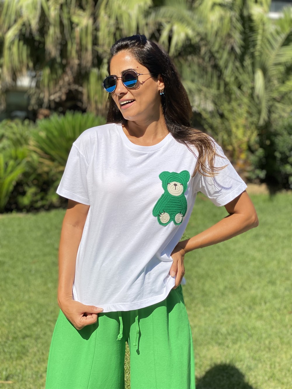 Beyaz Önü Ayıcık Detay Kadın T-Shirt