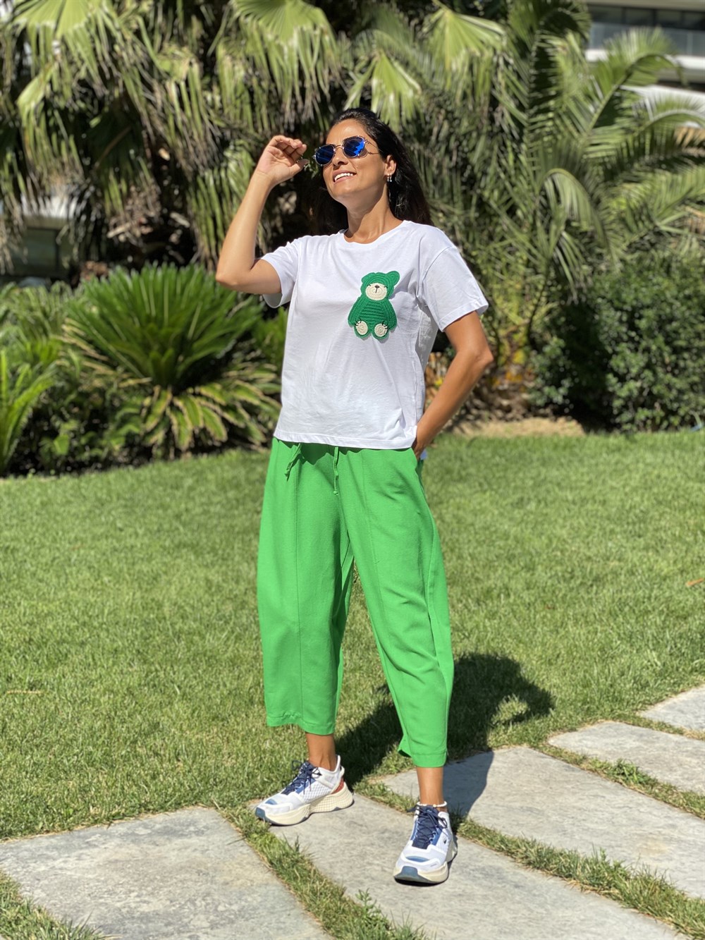 Beyaz Önü Ayıcık Detay Kadın T-Shirt