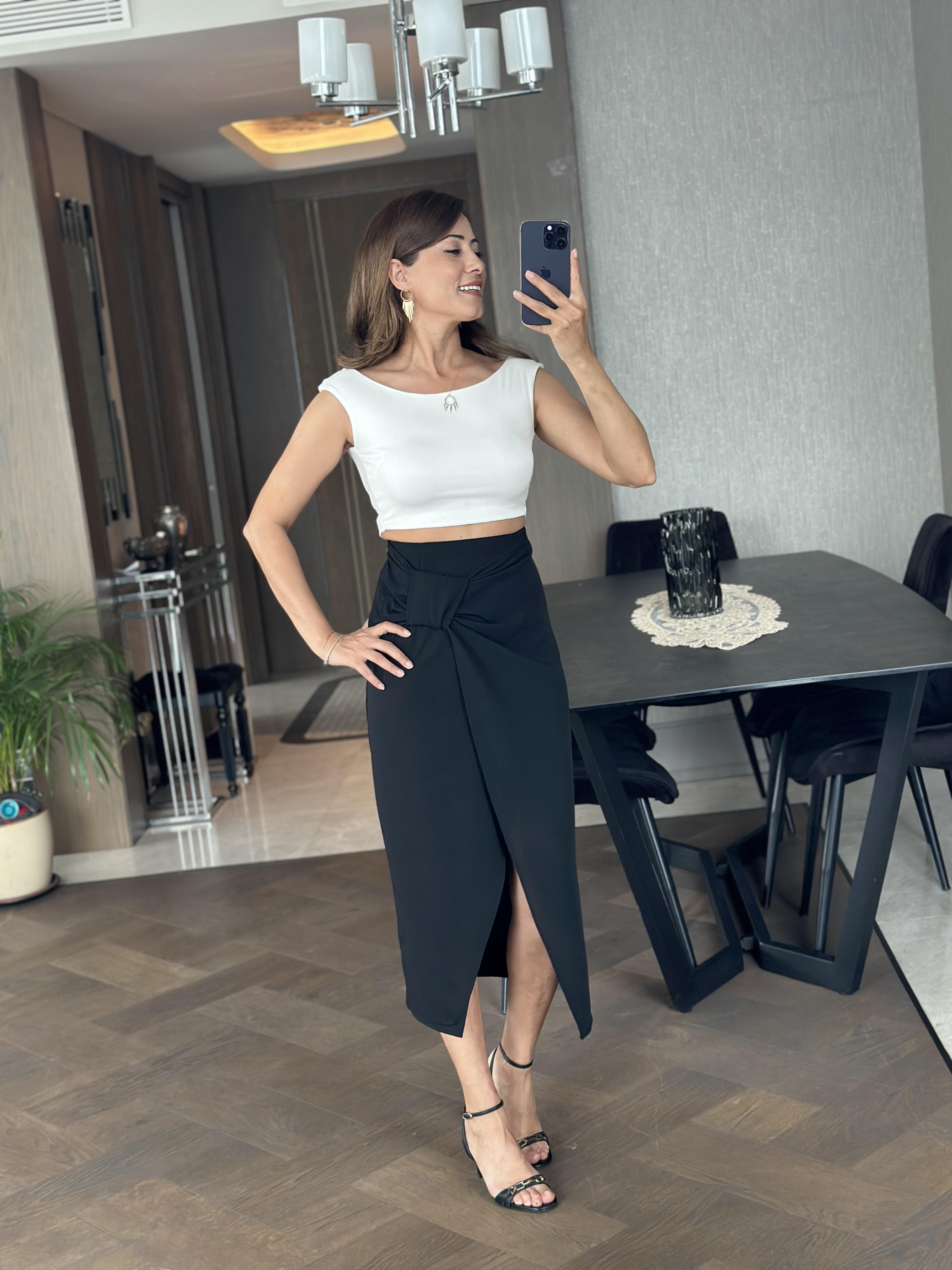 Beyaz Önü Çift Katlı Kayık Yaka Sıfır Kol Kadın Crop Body