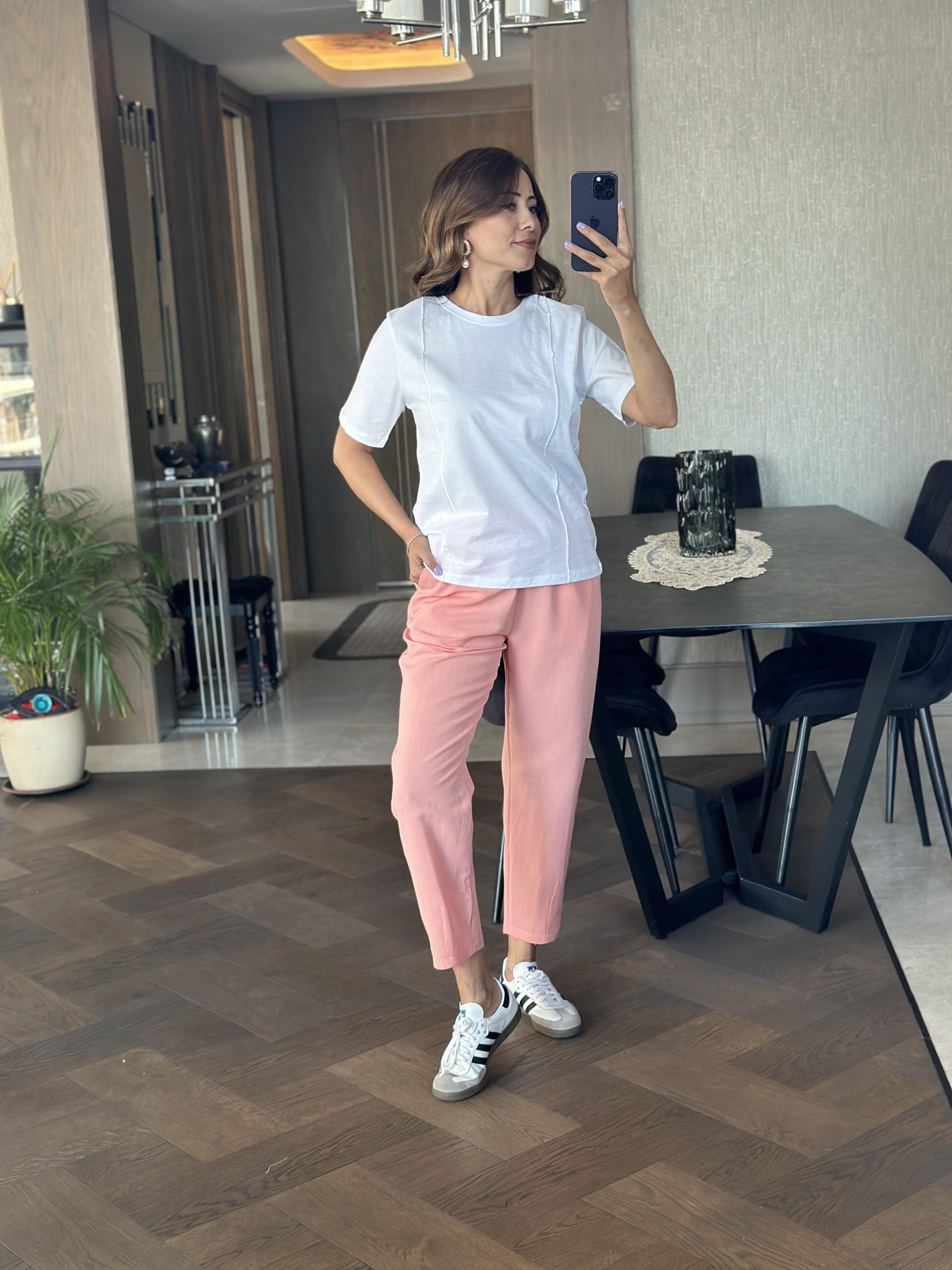 Beyaz Önü Dikişli Bisiklet Yaka Kadın T-Shirt