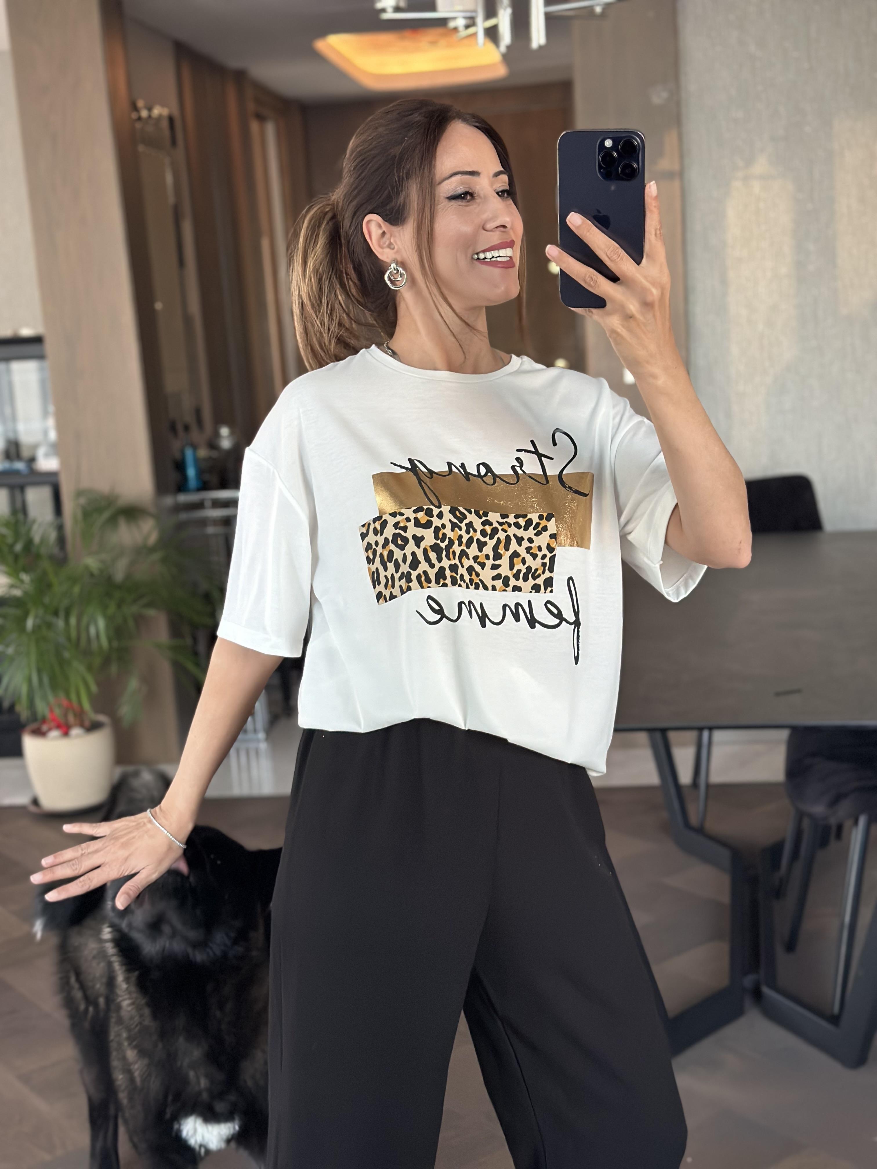 Beyaz Önü Leopar Baskılı Bisiklet Yaka Kadın T-Shirt