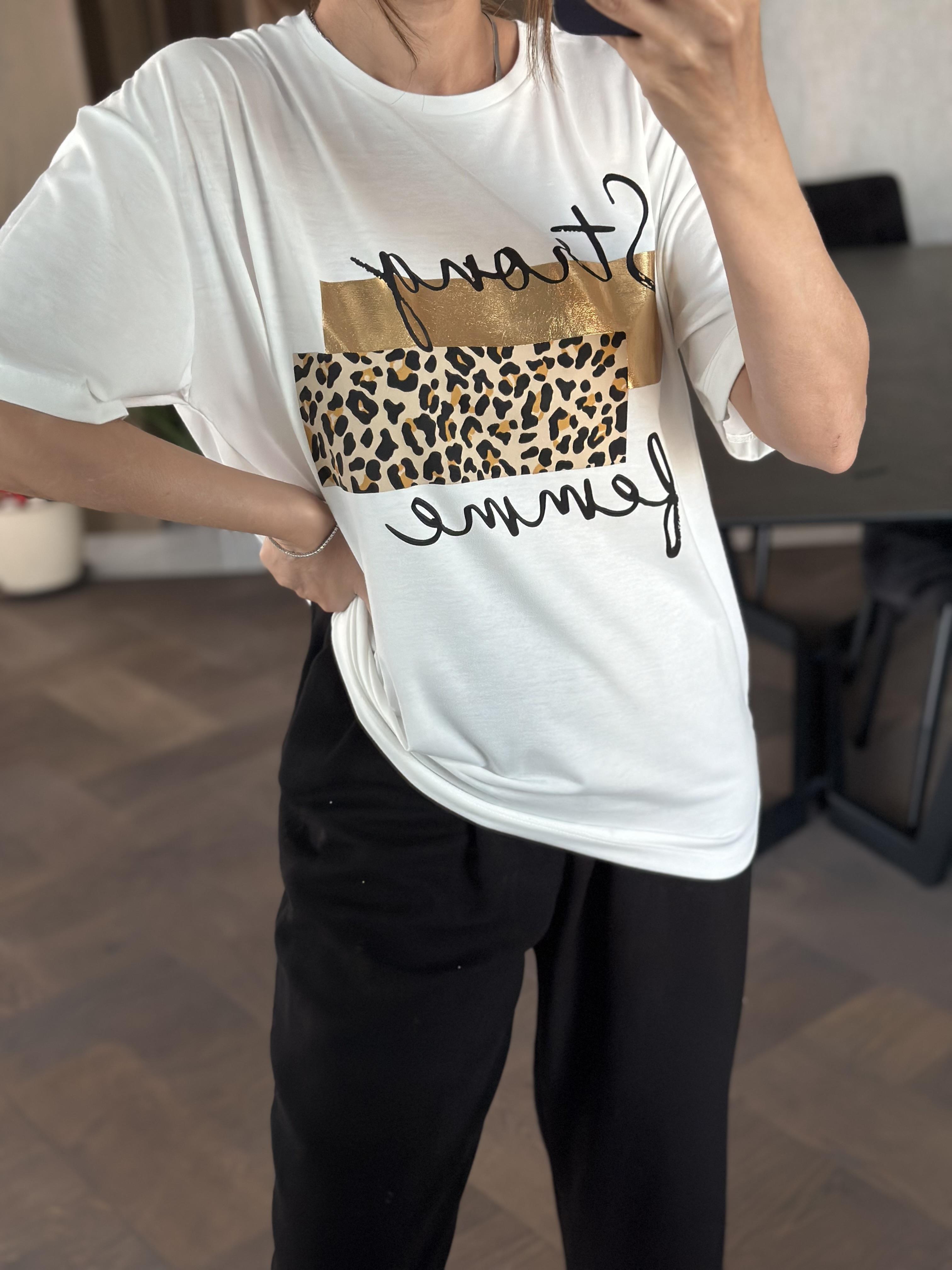 Beyaz Önü Leopar Baskılı Bisiklet Yaka Kadın T-Shirt