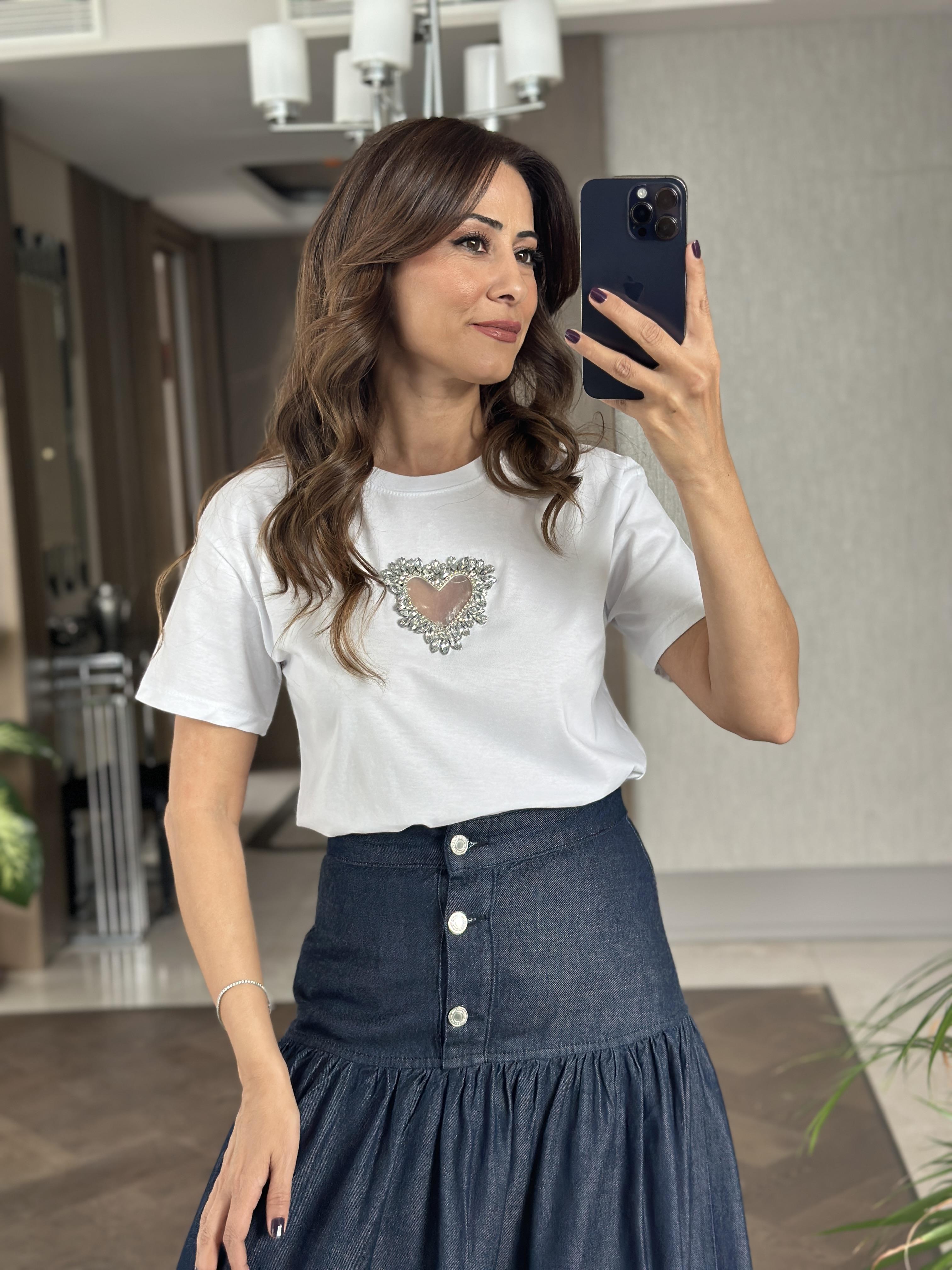 Beyaz Organze Taş Kalpli Bisiklet Yaka Kadın T-Shirt