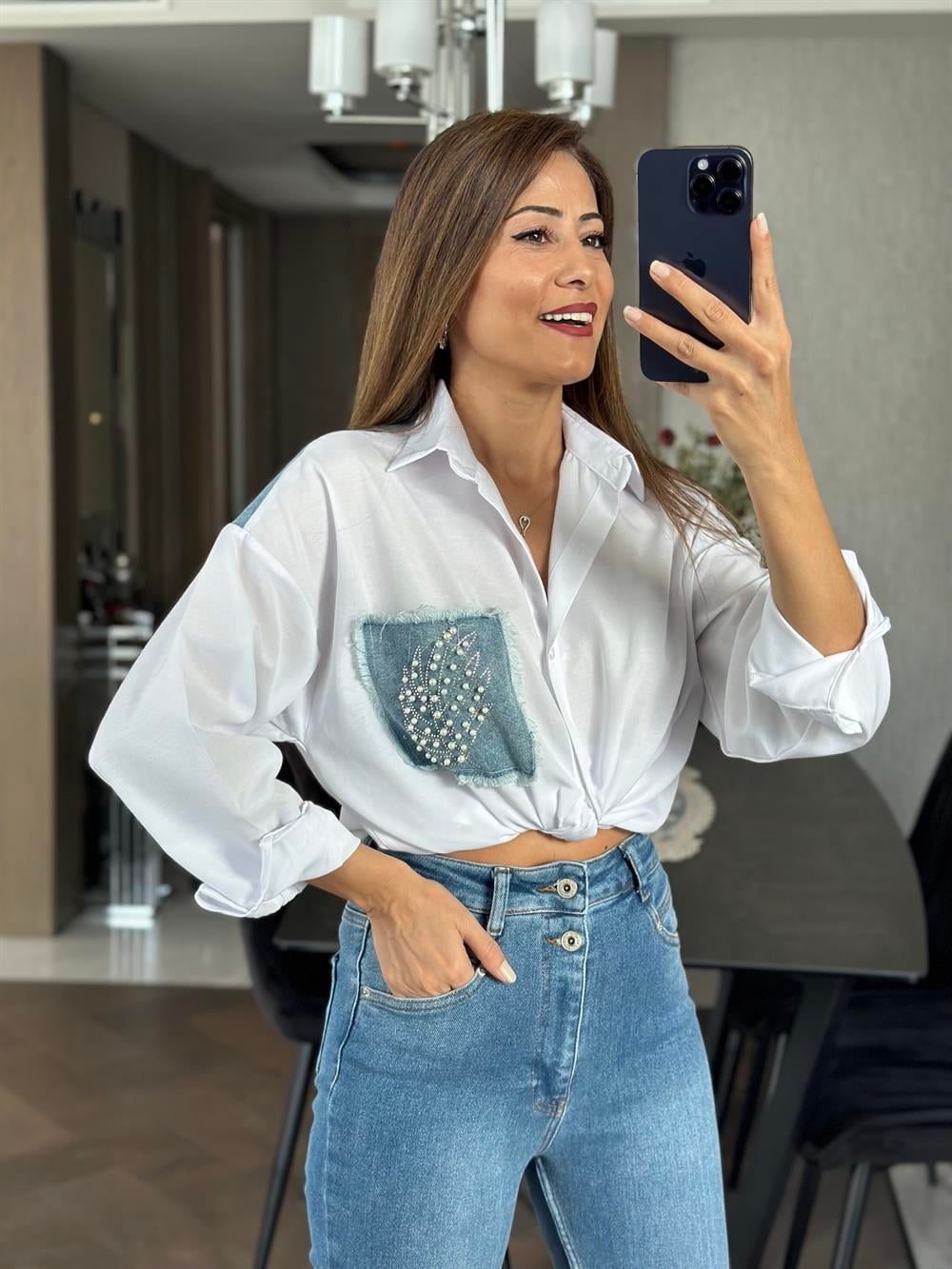 Beyaz Oversize Jean Detay Cebi İncili Kadın Gömlek