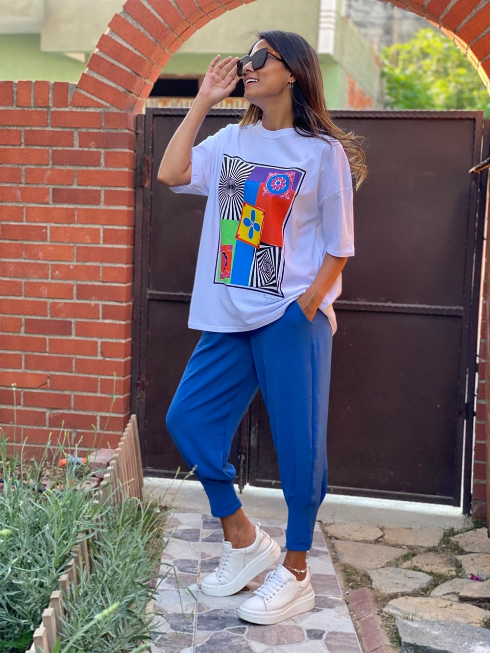 Beyaz Renkli Geometrik Desenli Baskılı Kadın T-Shirt