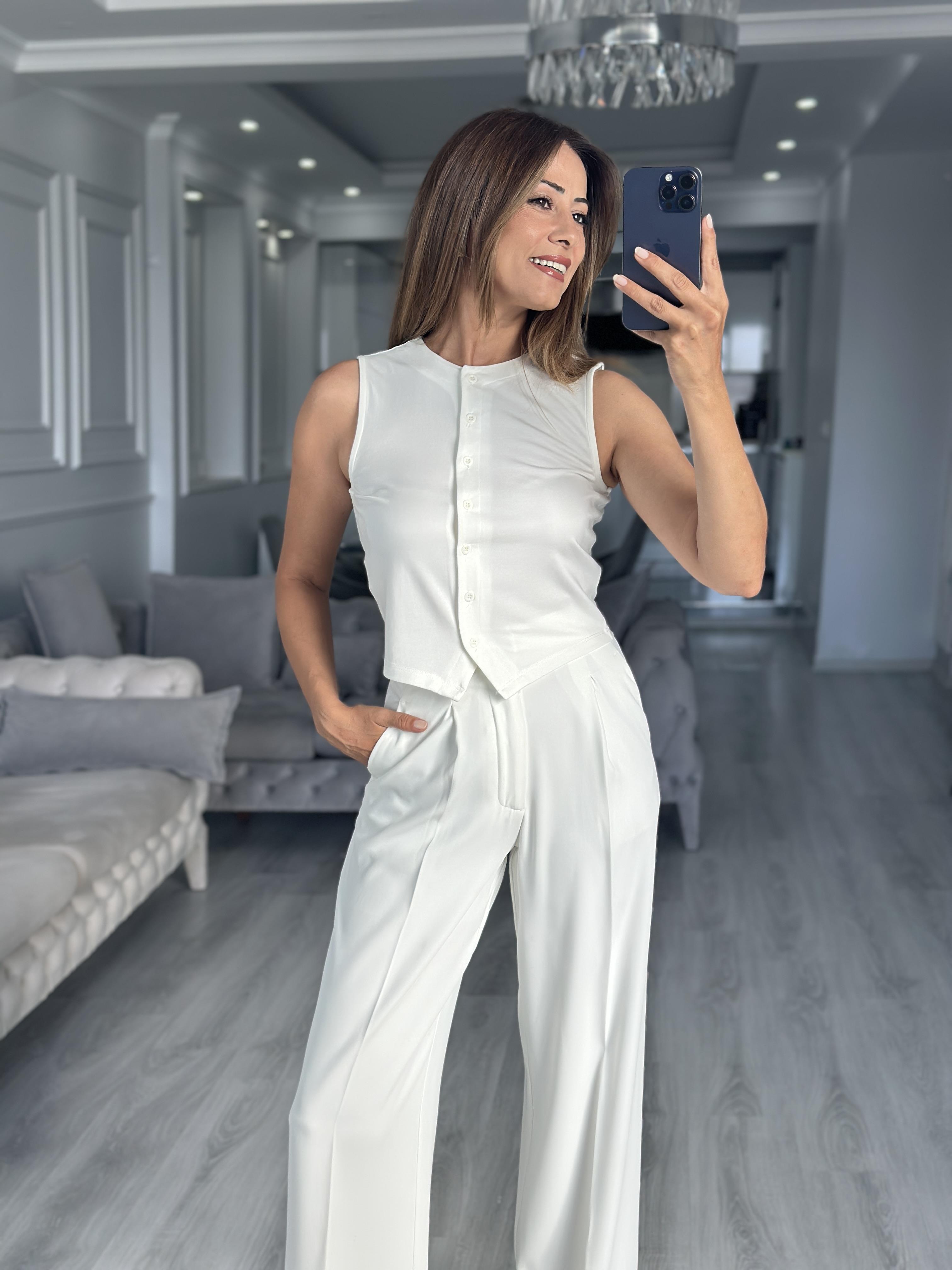 Beyaz Sıfır Kol Düğmeli Bisiklet Yaka Kadın Yelek Bluz