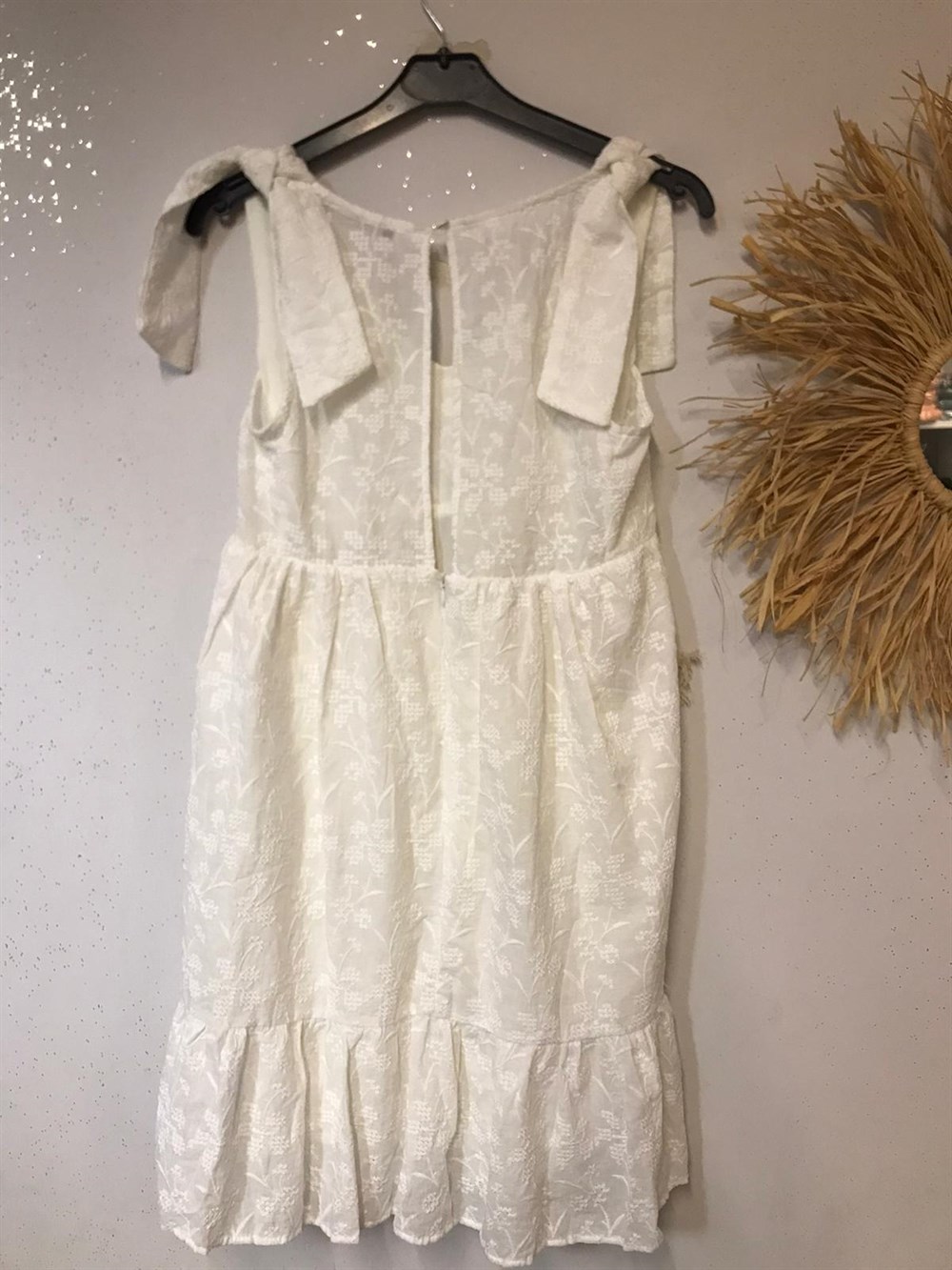 Beyaz Sırt Dekolteli Fisto Elbise