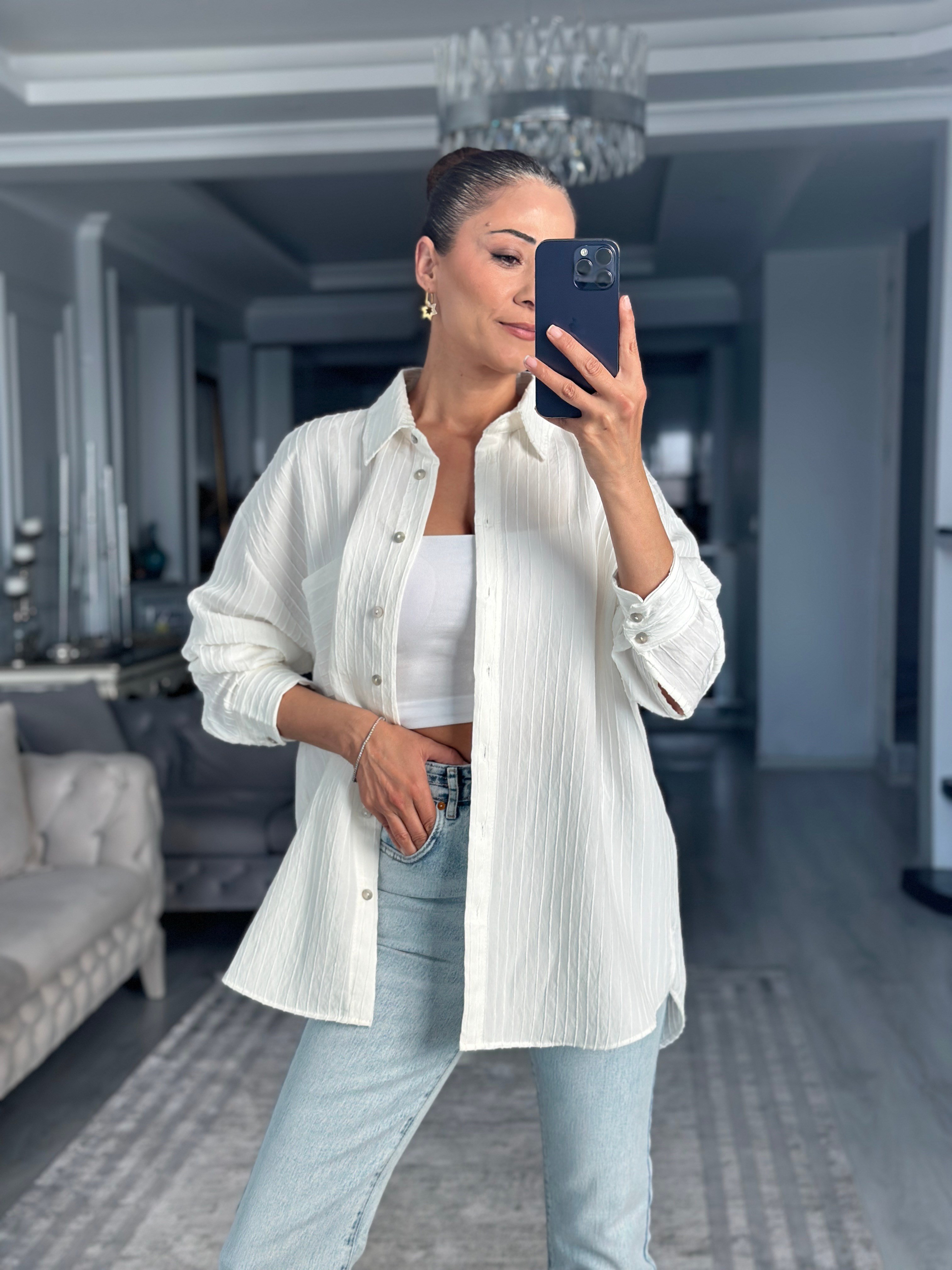 Beyaz Tek Cepli Çizgi Detay Oversize Kadın Gömlek