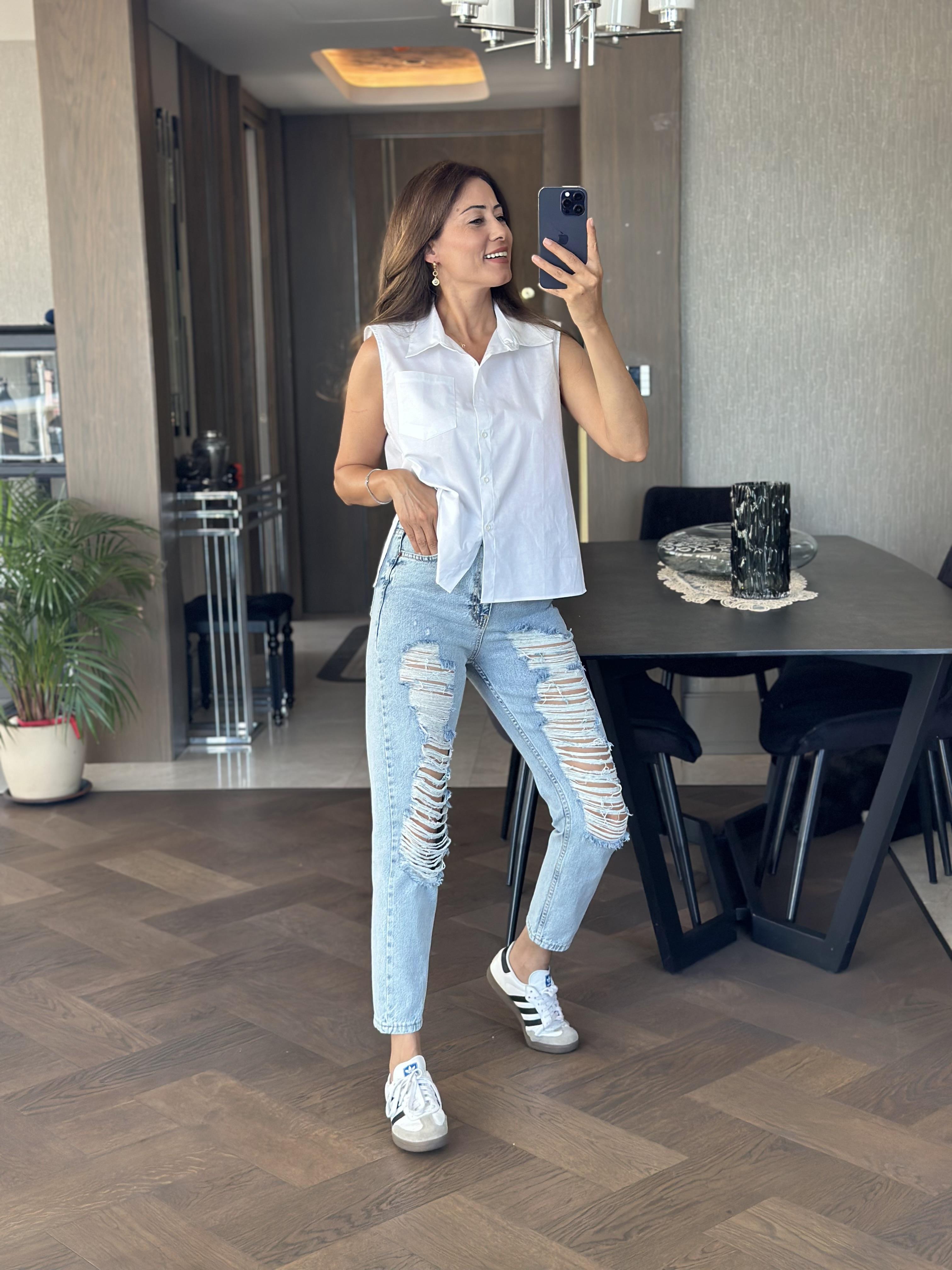 Beyaz Tek Cepli Vatkalı Yanları Yırtmaçlı Kadın Poplin Gömlek