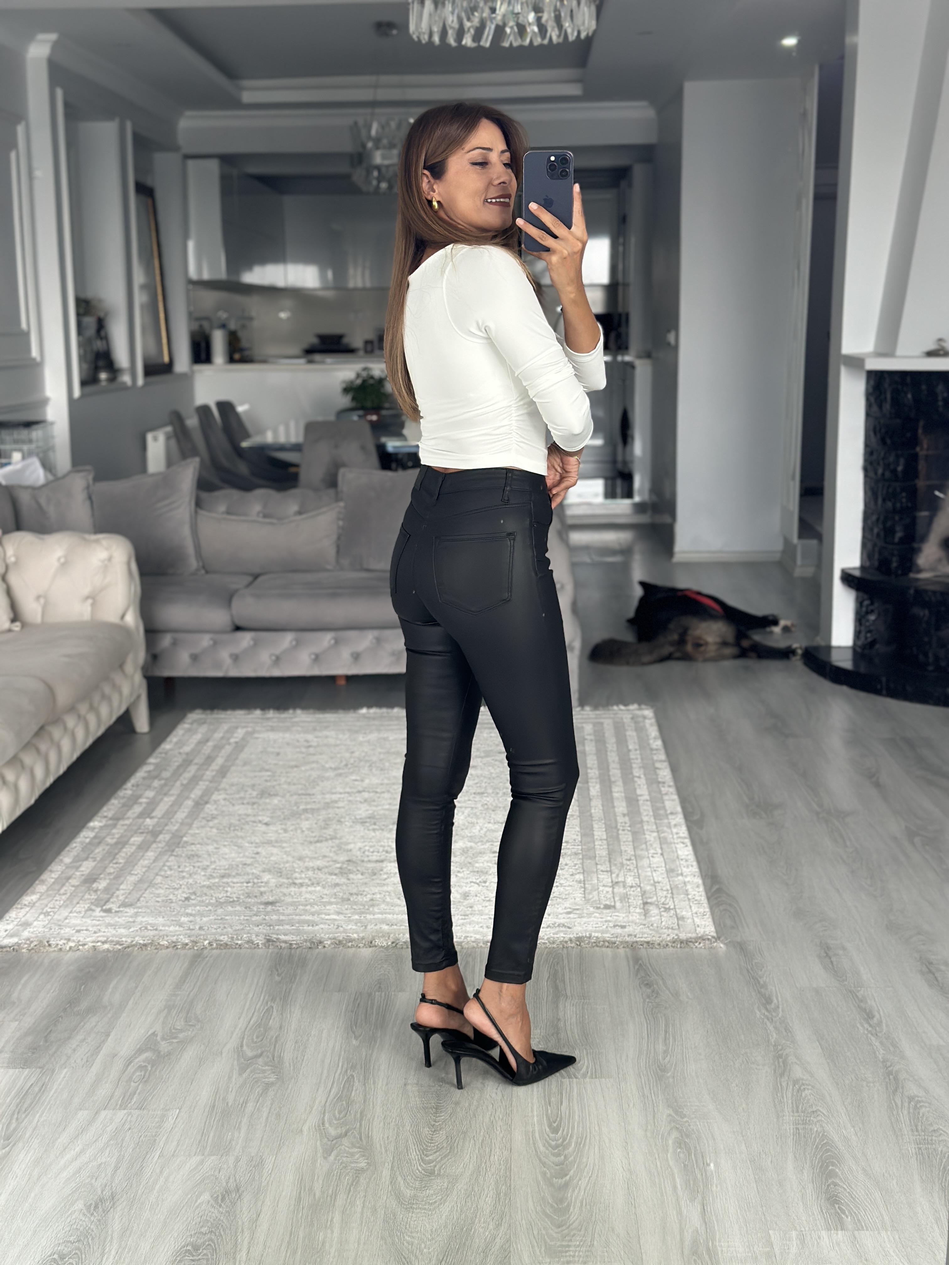 Beyaz Uzun Kol Yanları Büzgülü U Yaka Kadın Body