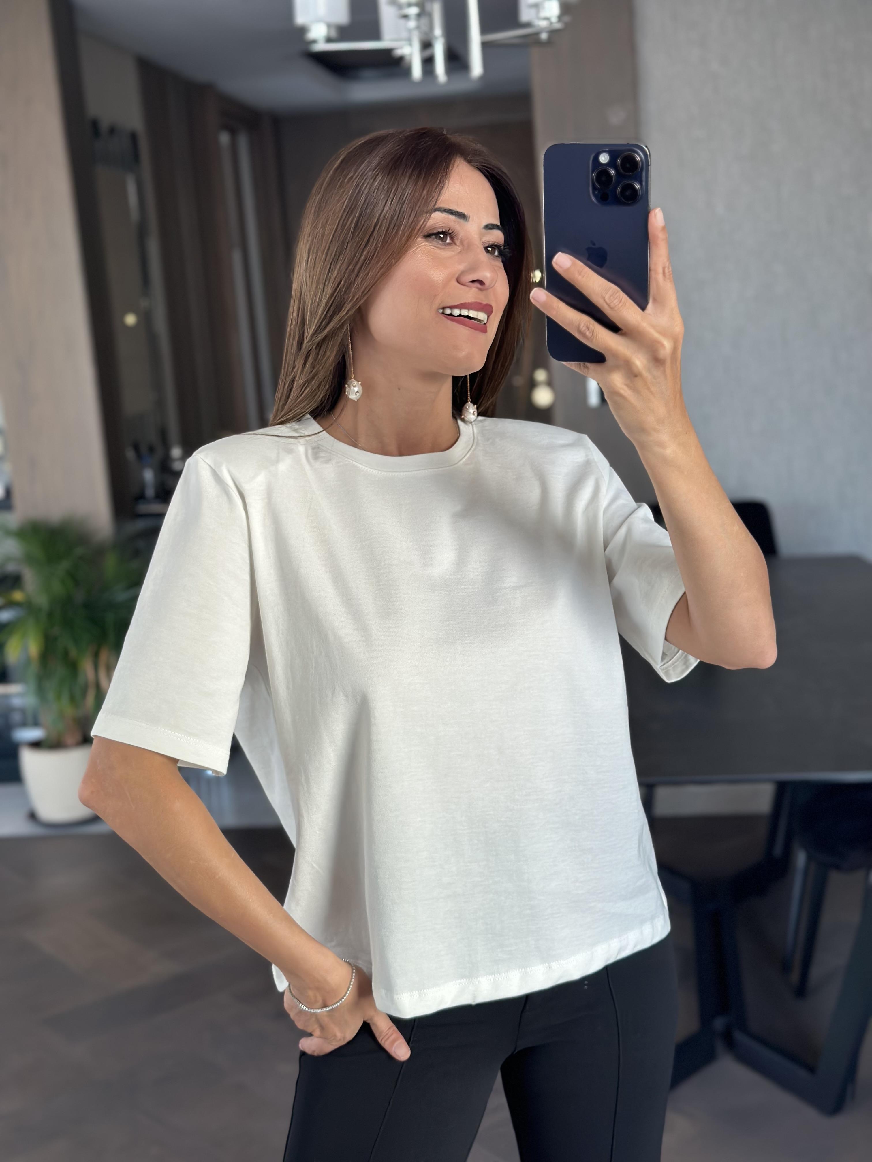 Beyaz Vatkalı Basic Kısa Kol Kadın T-shirt