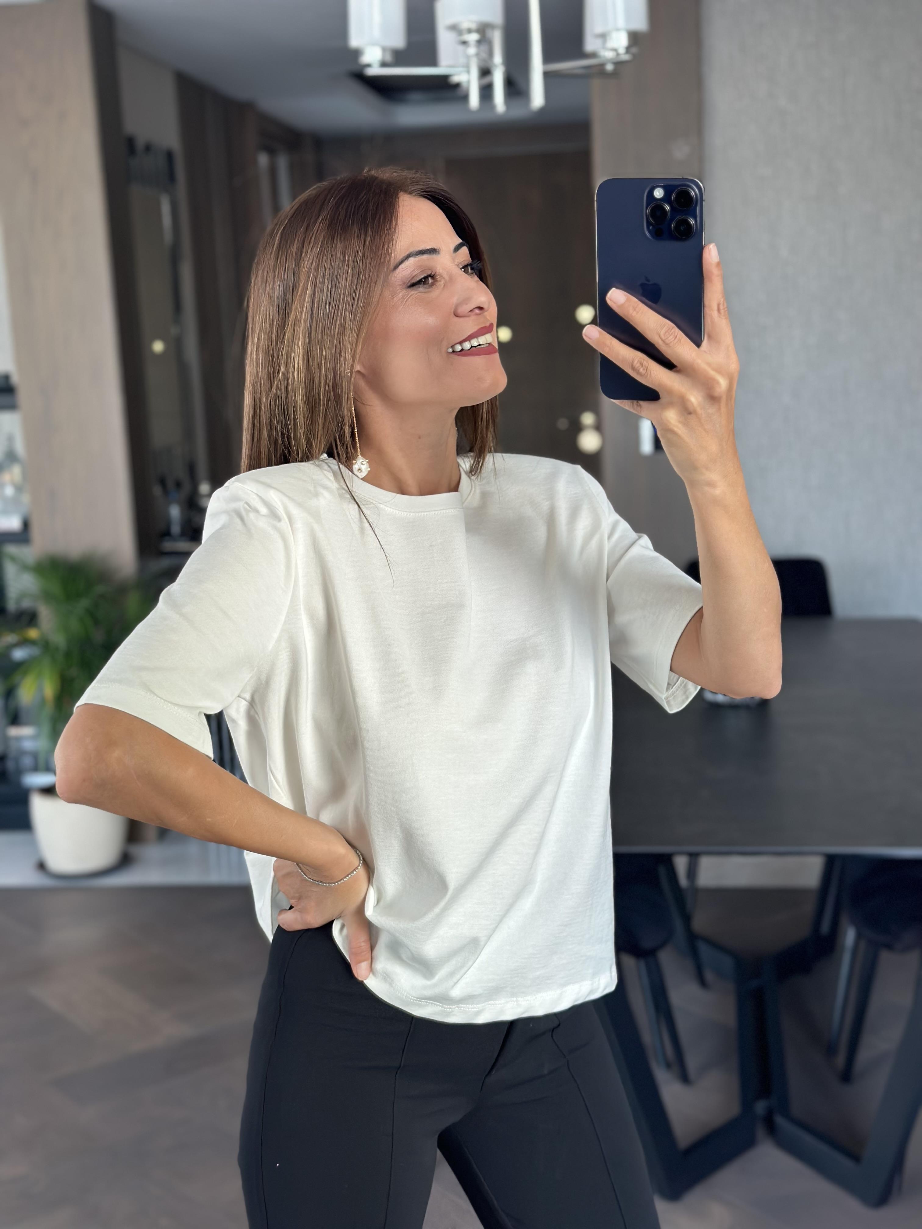 Beyaz Vatkalı Basic Kısa Kol Kadın T-shirt