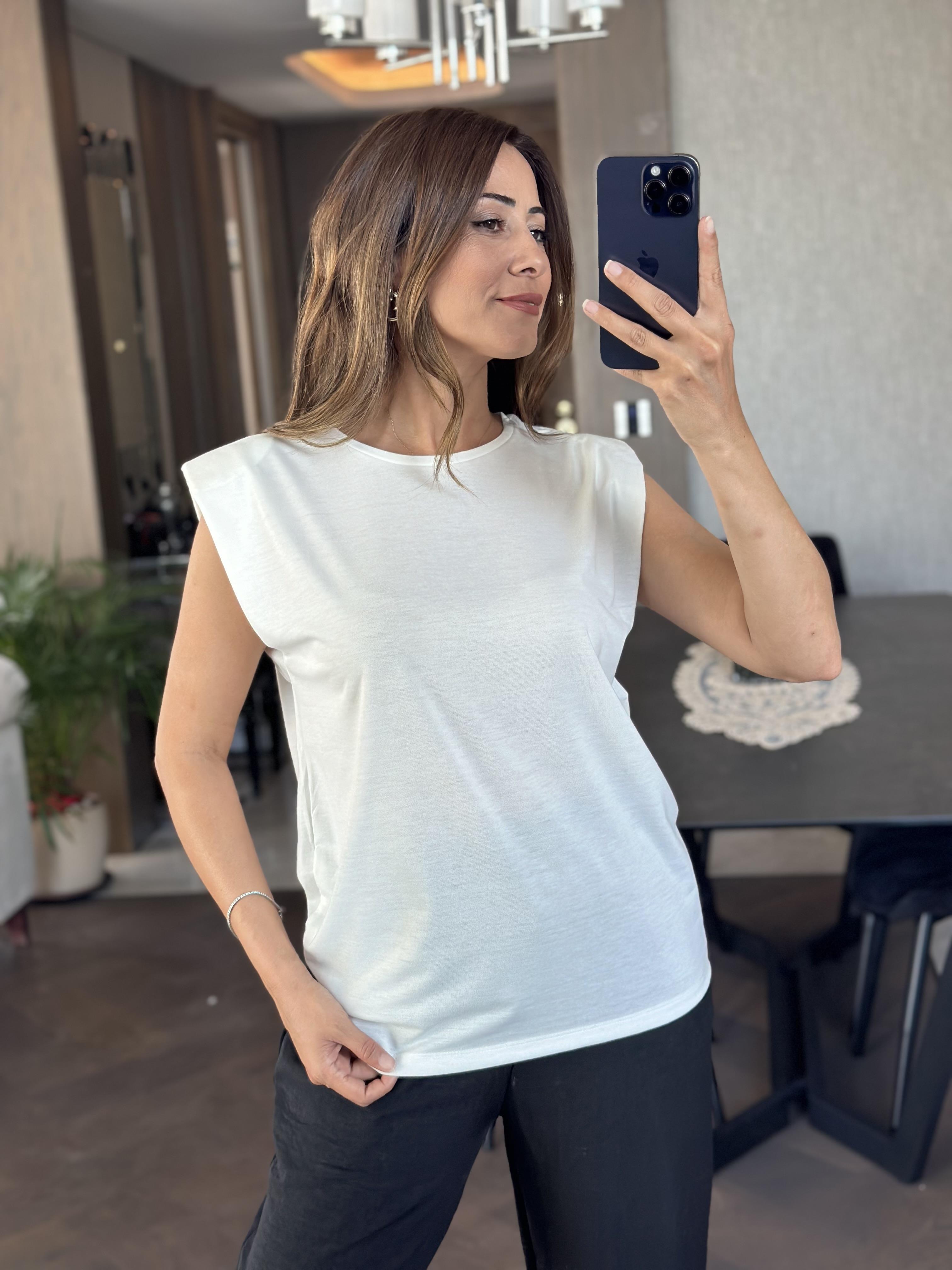 Beyaz Vatkalı Sıfır Kol Bisiklet Yaka Kadın T-Shirt