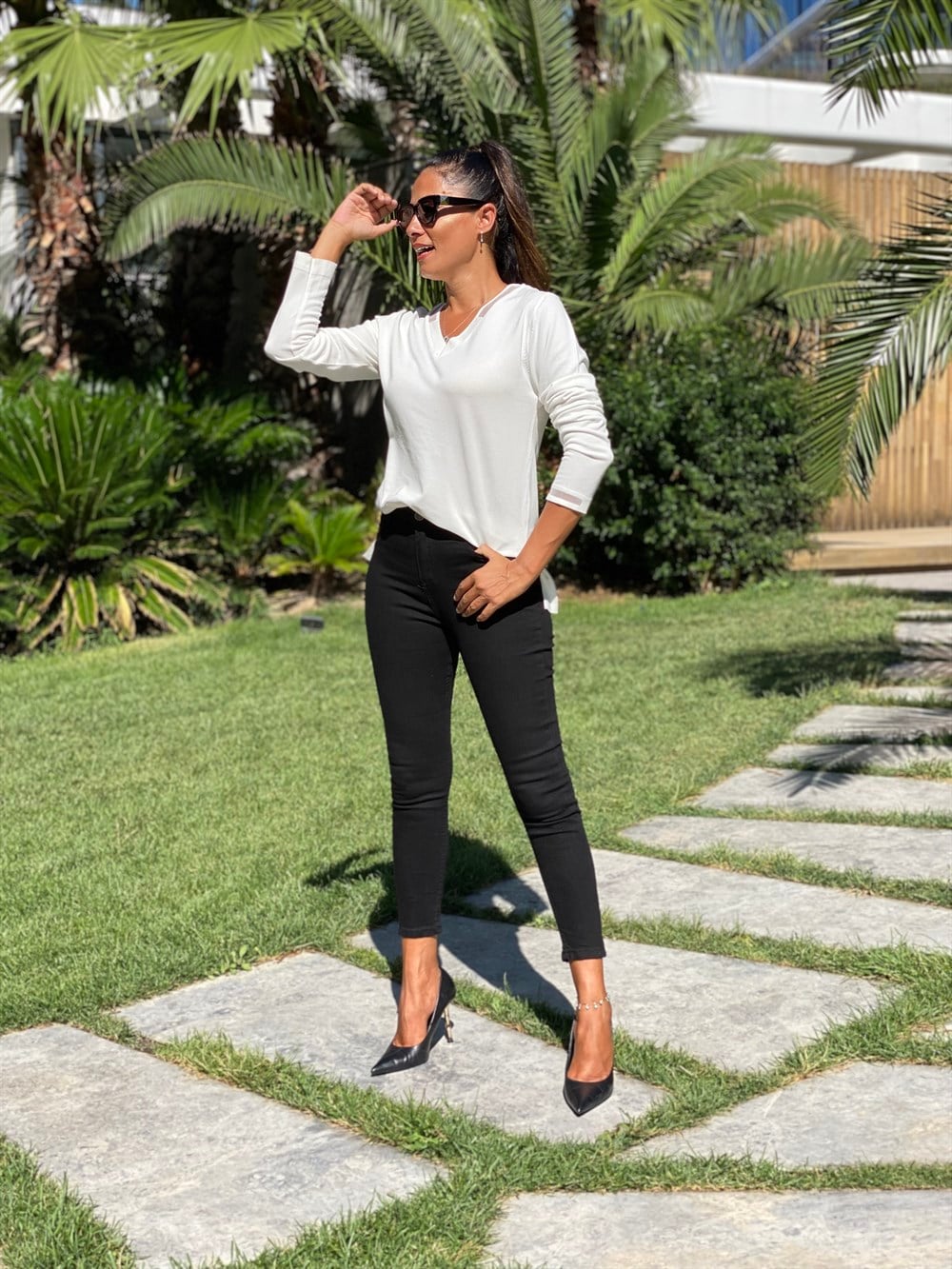 Beyaz Yakası Ve Kolları Simli V Yaka Merserize Kadın Bluz