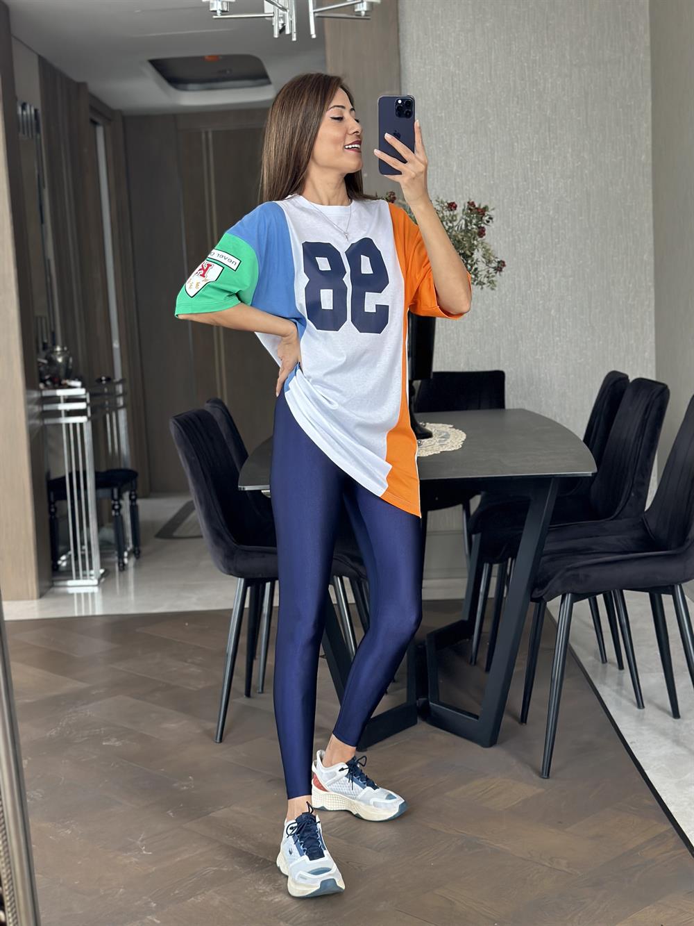 Beyaz Yanları Turuncu Mavi 98 Bakılı Bisiklet Yaka Kadın T-Shirt