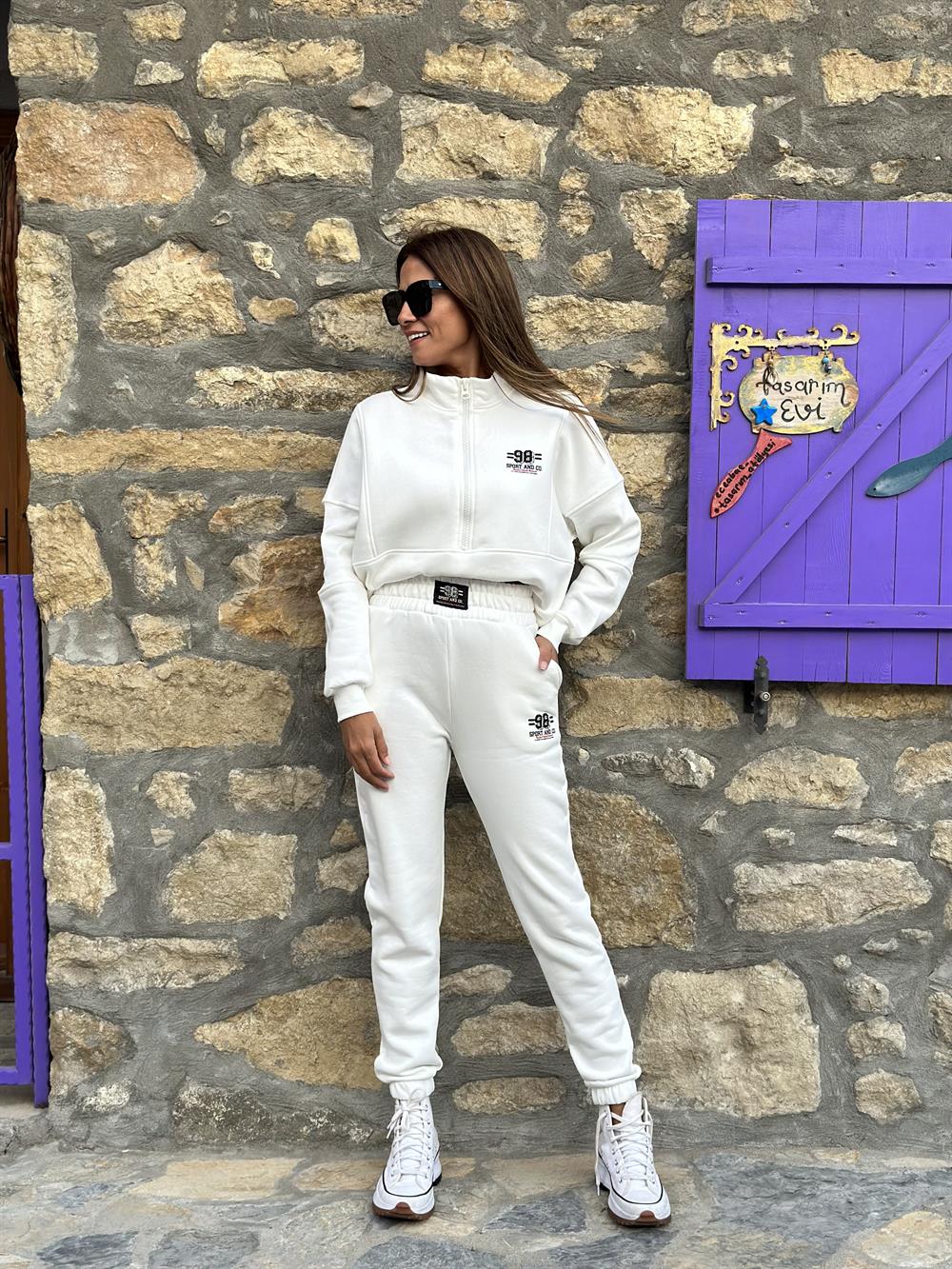 Beyaz Yarım Fermuarlı 98 Baskılı Üç İplik Kadın Alt Üst Eşofman Takımı