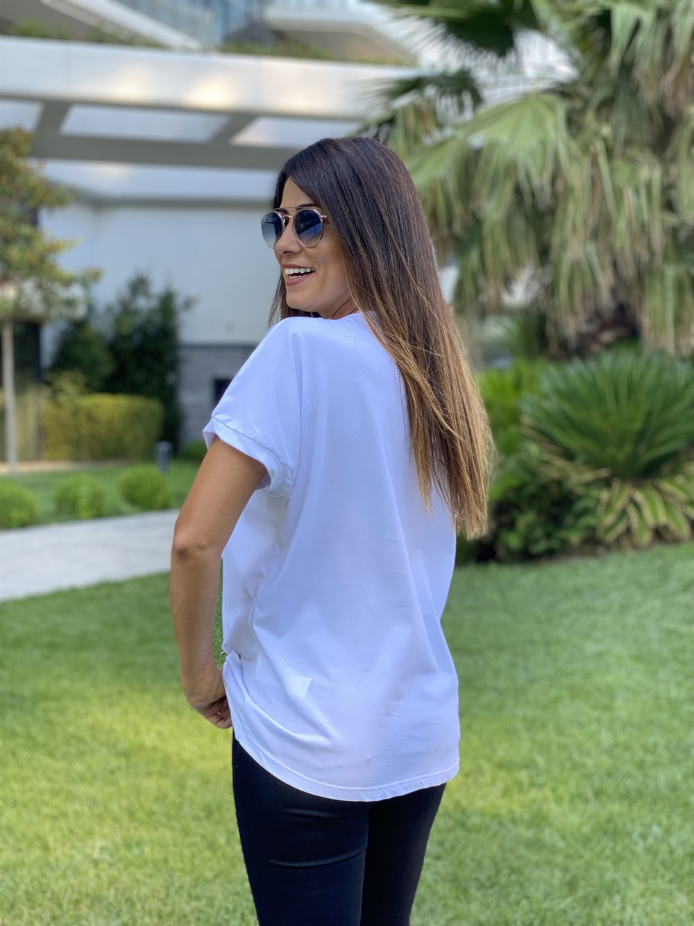 Beyaz Zincir Detay Yırtıklı Kadın T-Shirt
