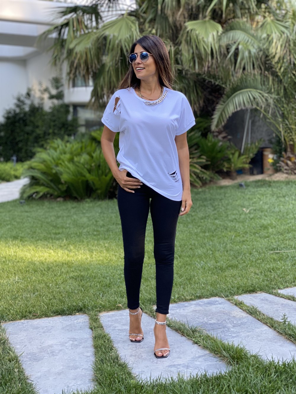 Beyaz Zincir Detay Yırtıklı Kadın T-Shirt