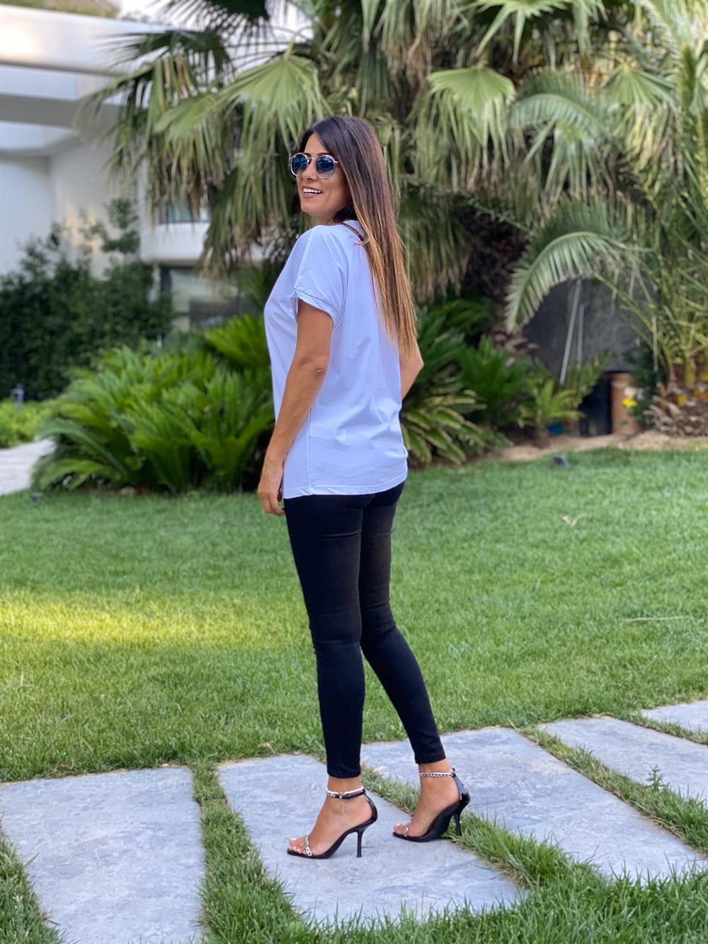 Beyaz Zincir Detay Yırtıklı Kadın T-Shirt