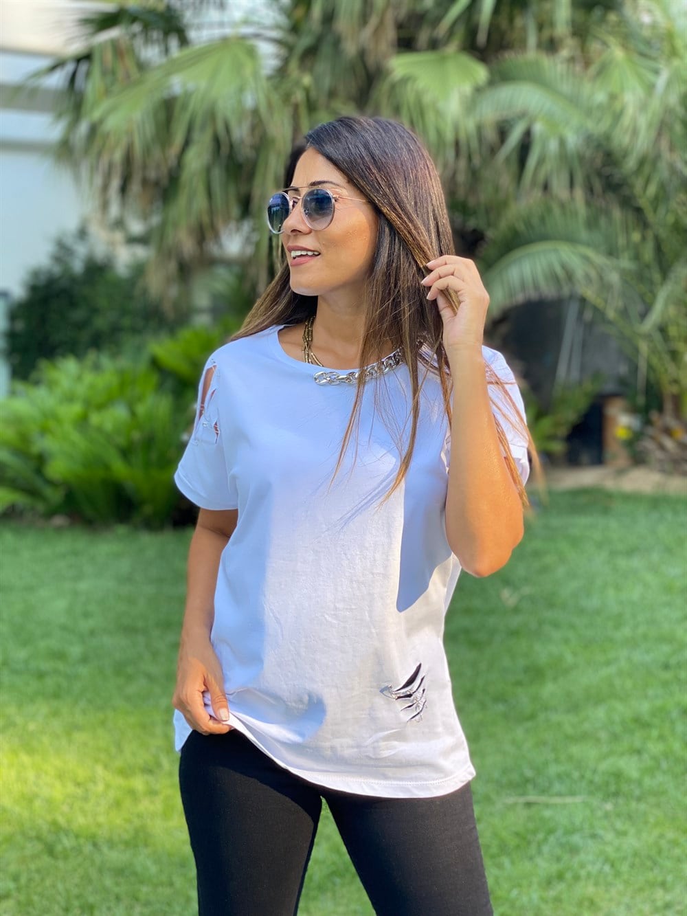Beyaz Zincir Detay Yırtıklı Kadın T-Shirt