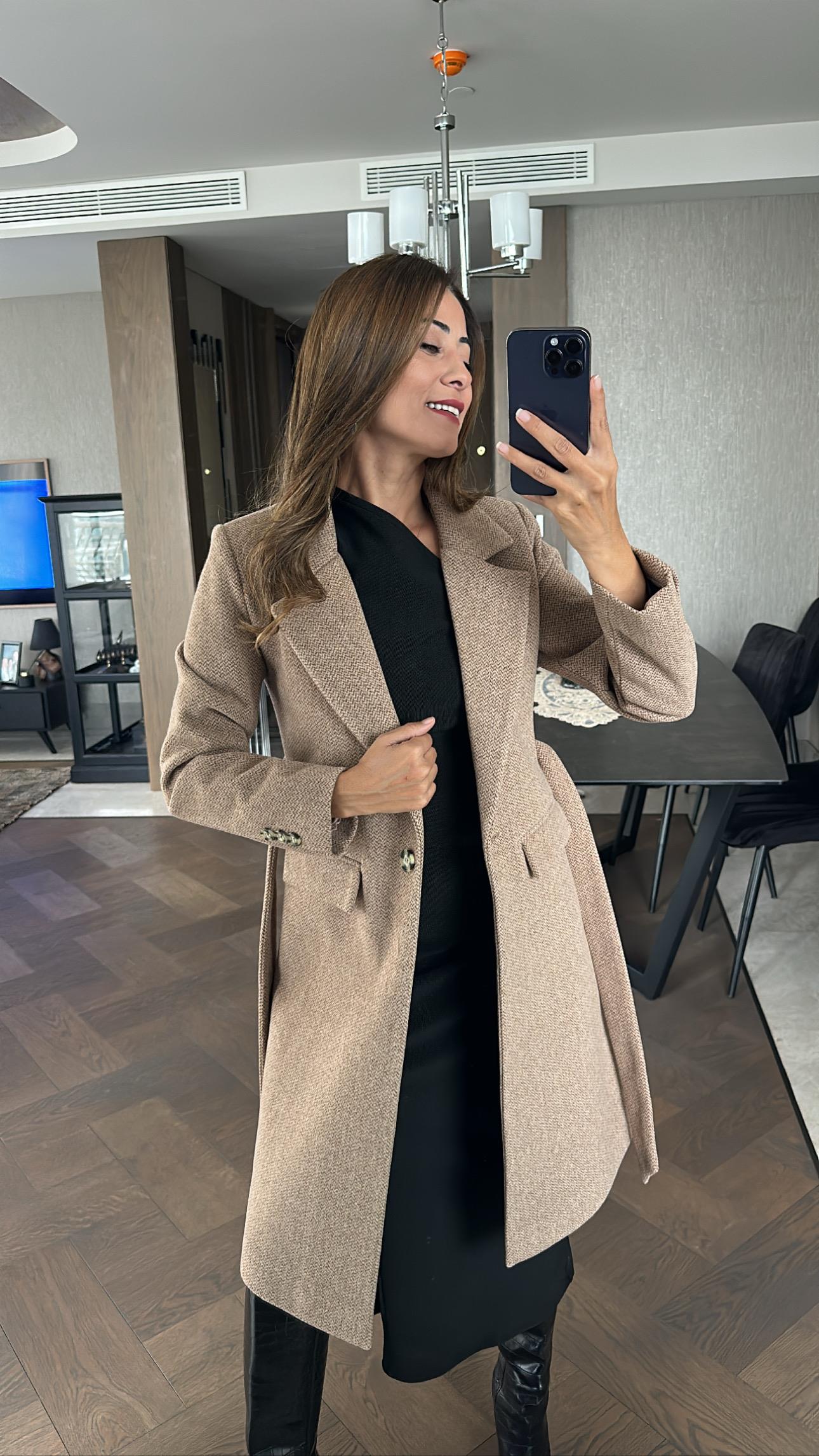 Bisküvi Kaşe Kuşaklı Tek Düğmeli Kadın Kaban