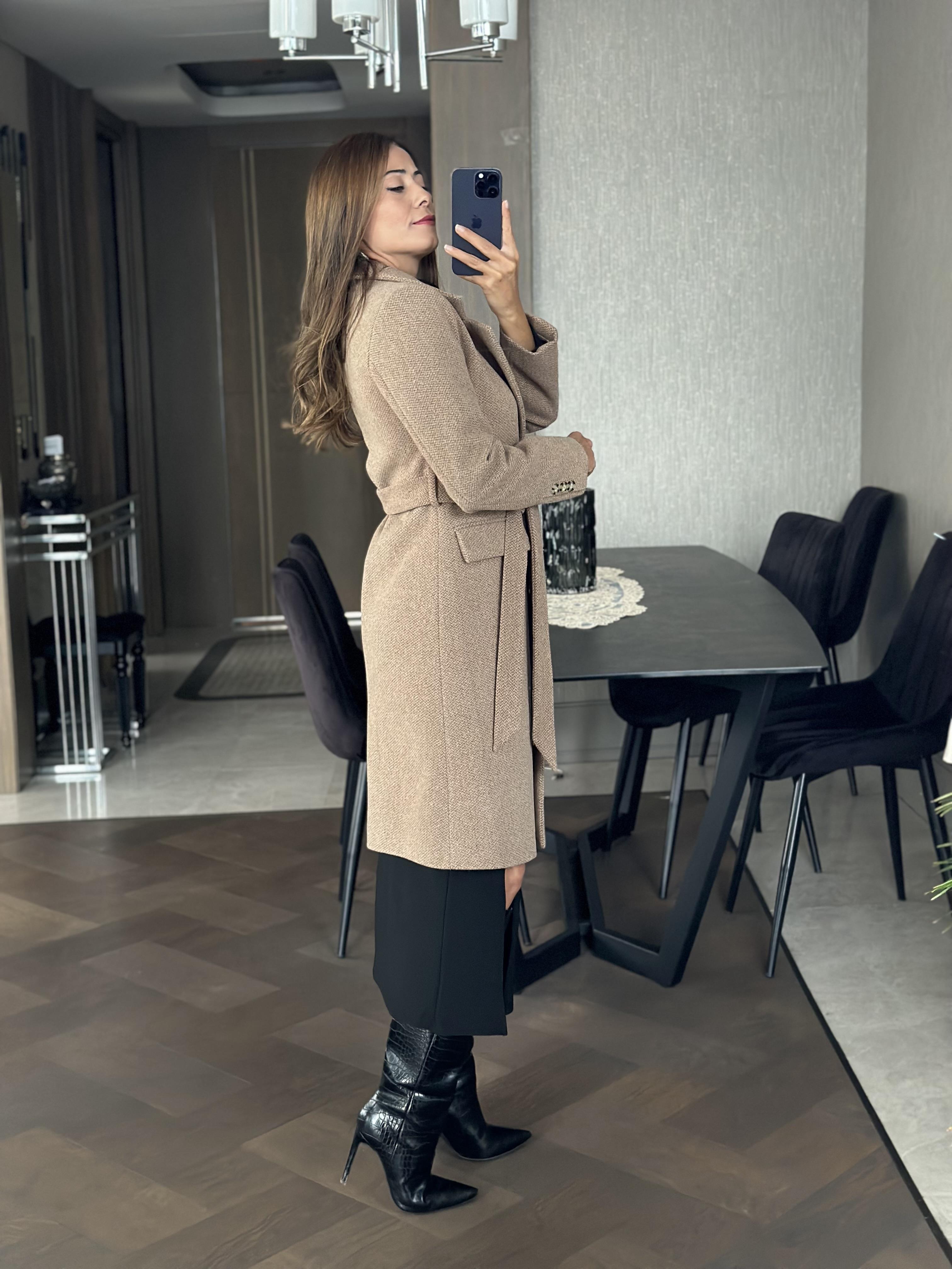 Bisküvi Kaşe Kuşaklı Tek Düğmeli Kadın Kaban