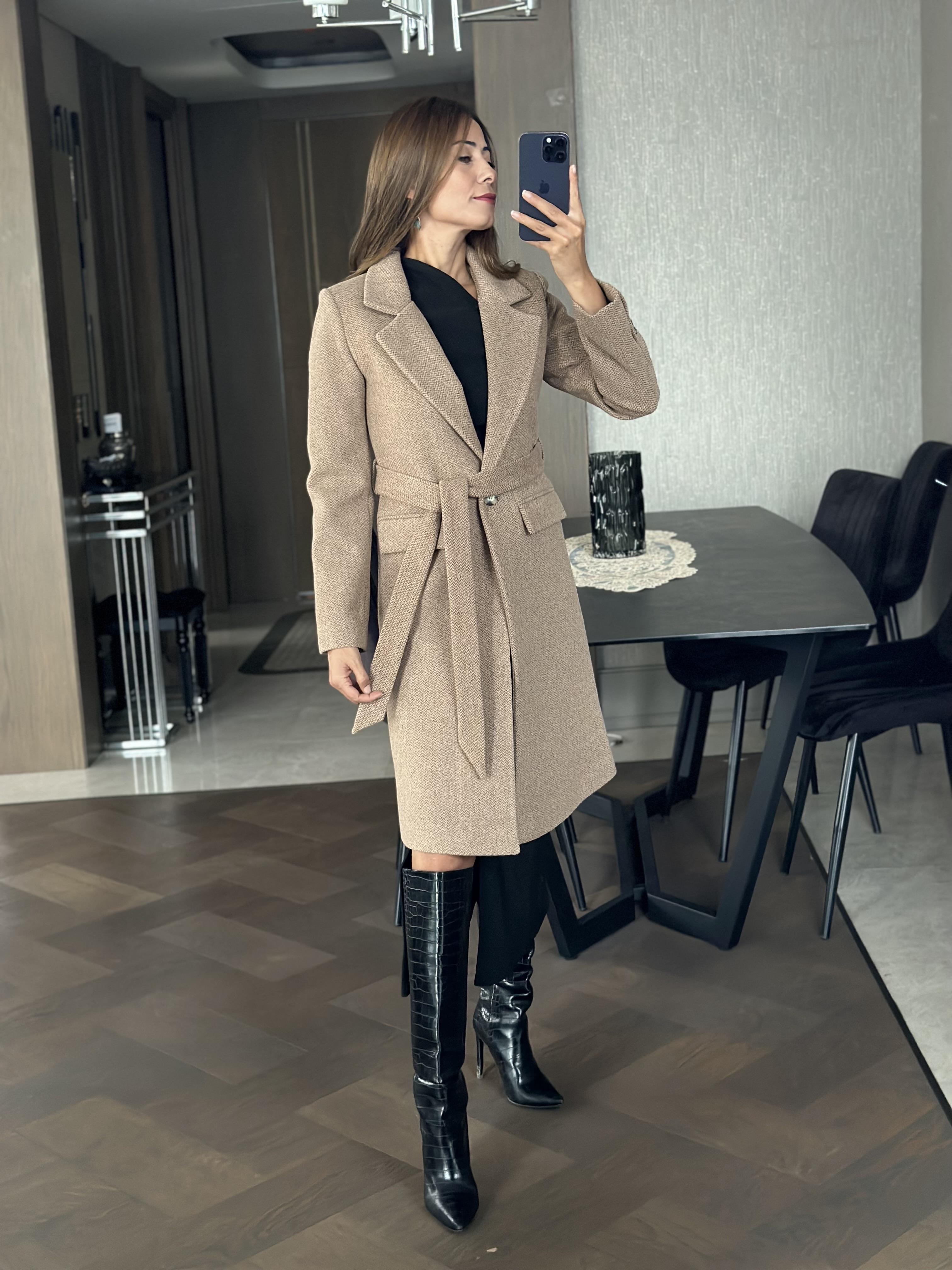 Bisküvi Kaşe Kuşaklı Tek Düğmeli Kadın Kaban